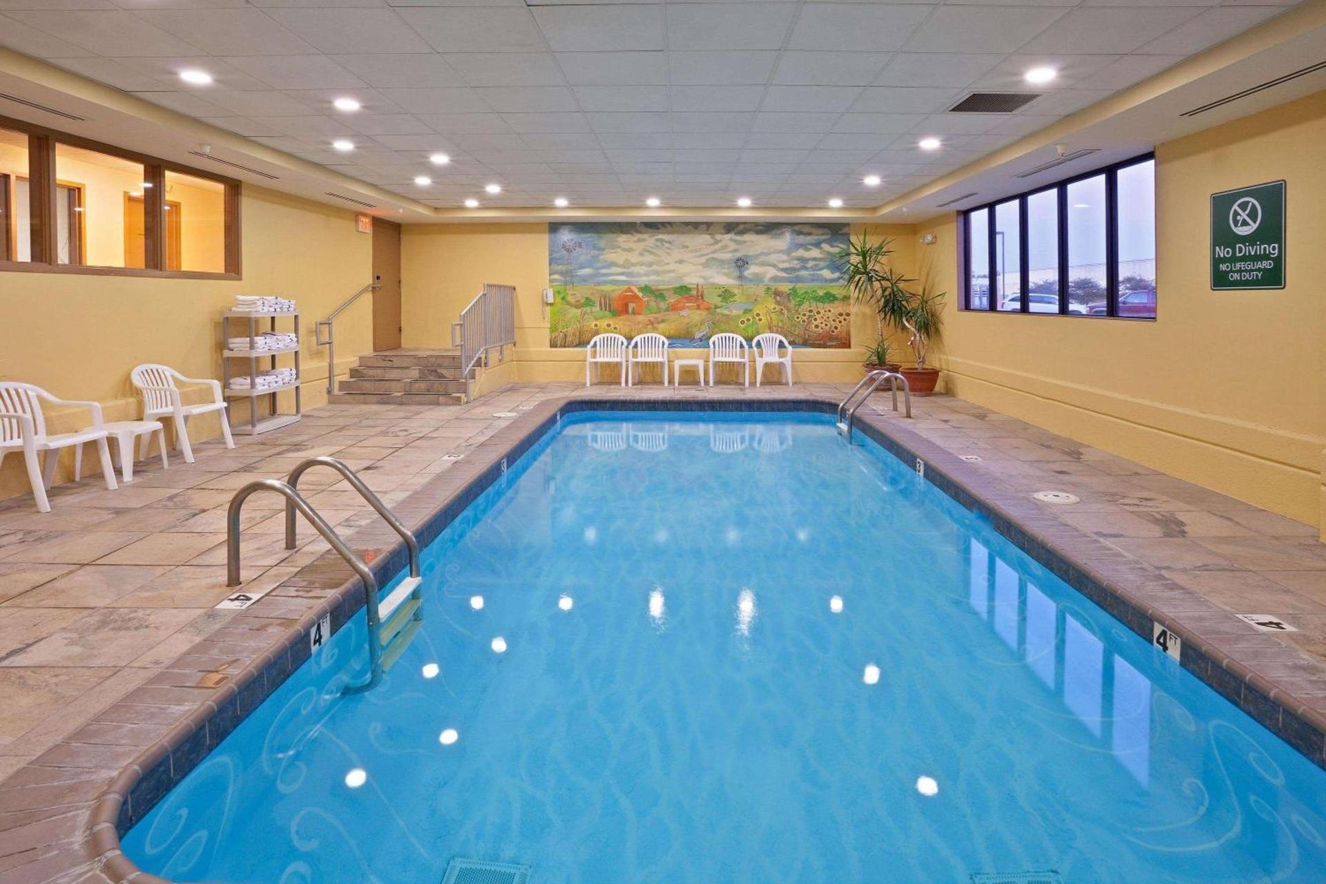 La Quinta by Wyndham Salina photo 62