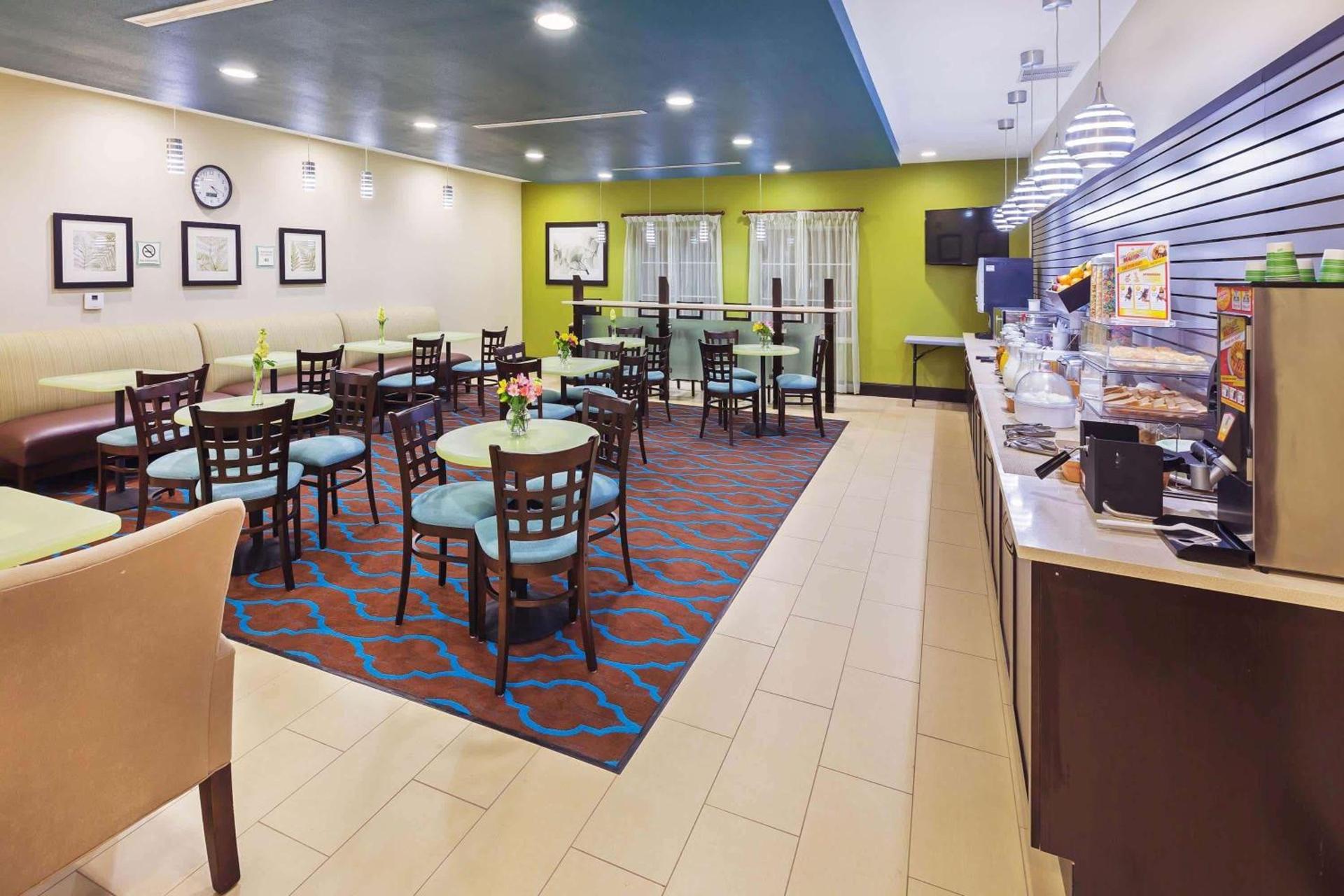 La Quinta by Wyndham Floresville photo 52
