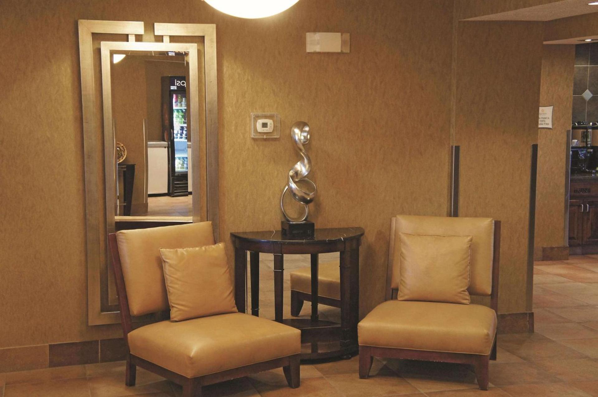 La Quinta by Wyndham Bismarck photo 6