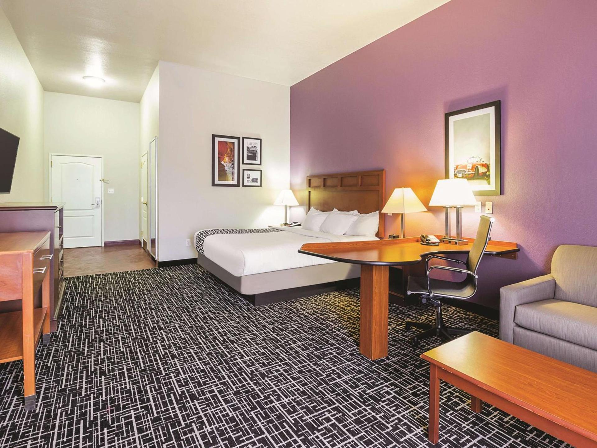 La Quinta by Wyndham Bowling Green photo 22