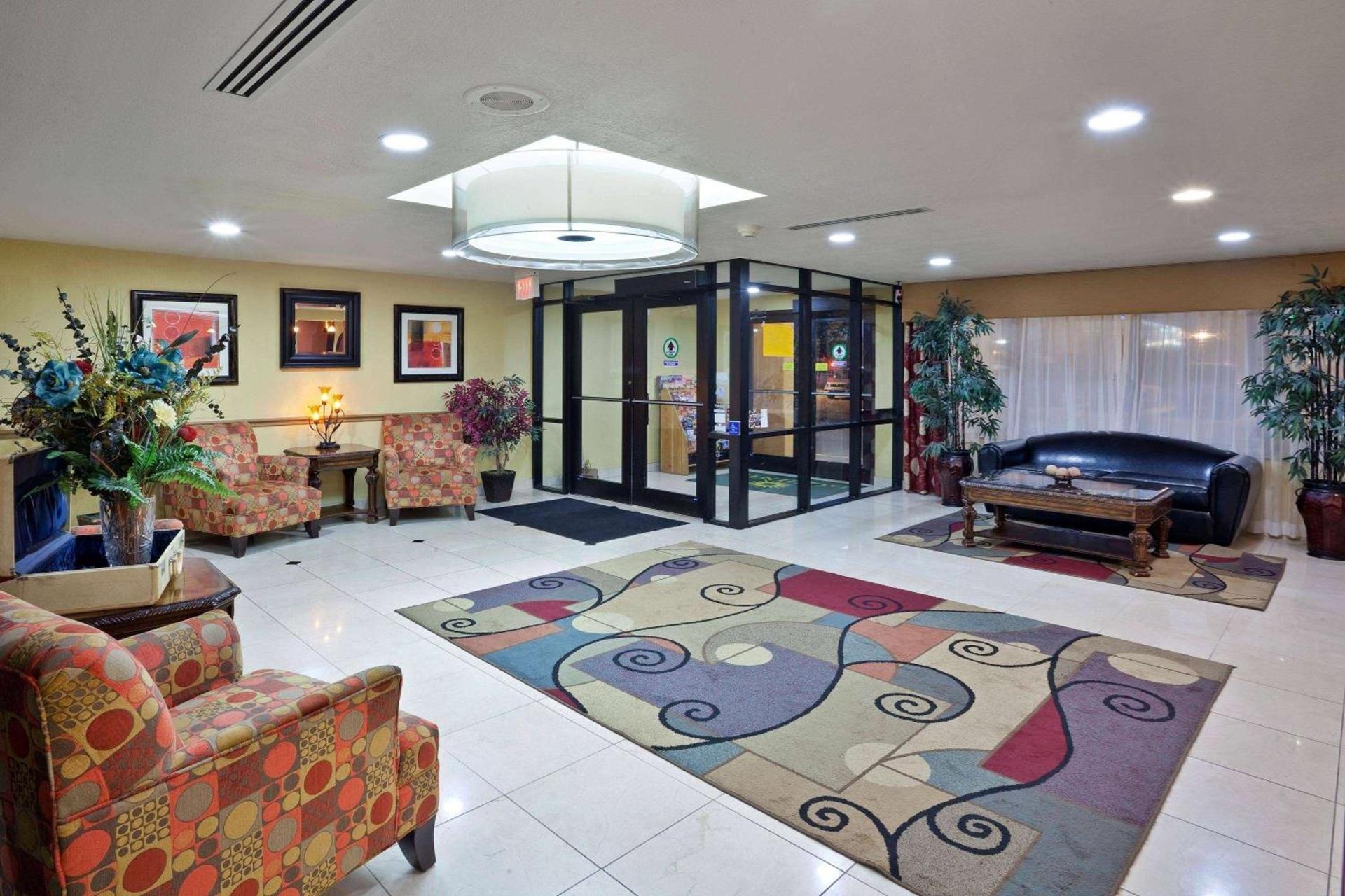La Quinta by Wyndham Salina photo 59