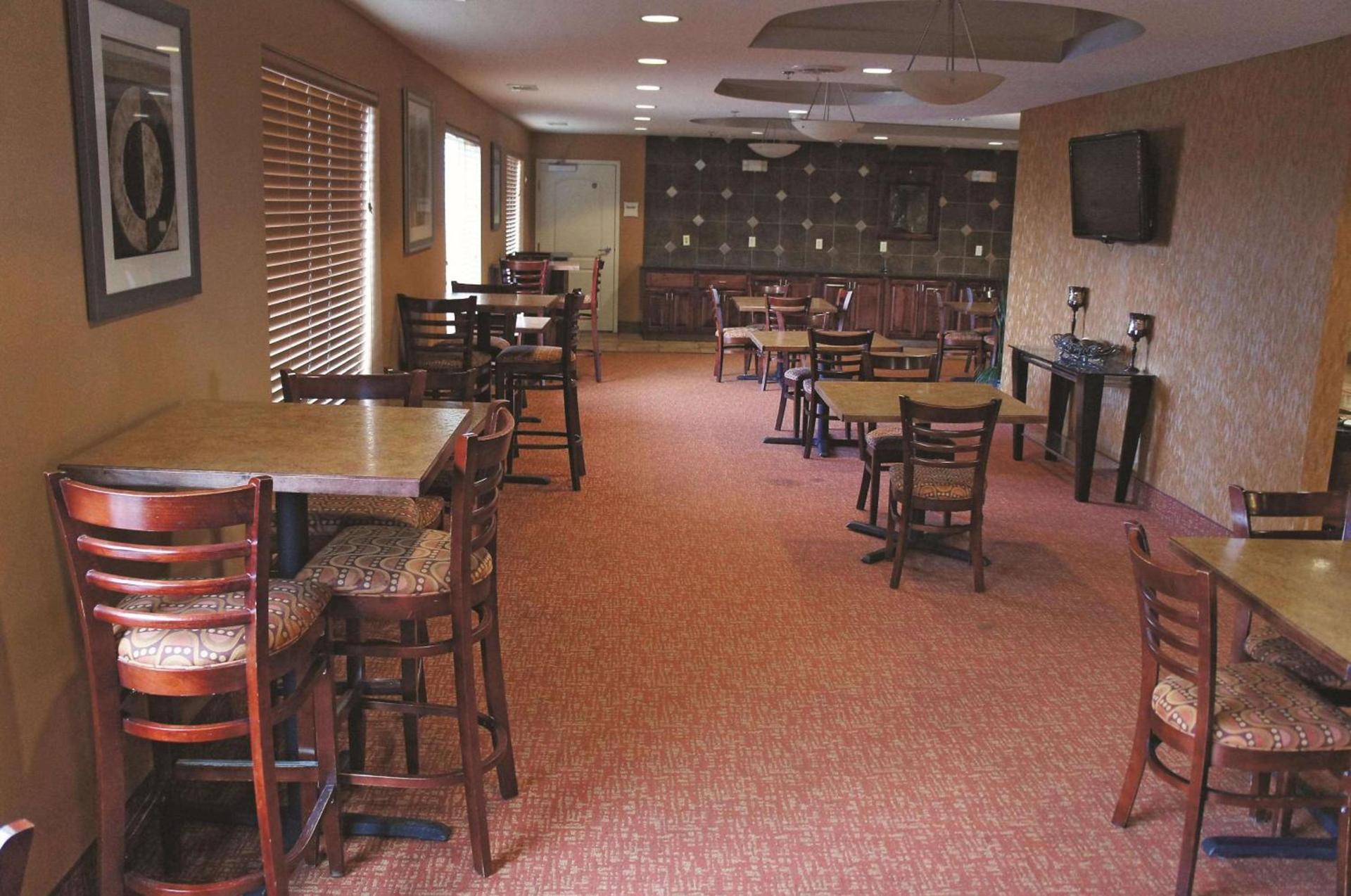 La Quinta by Wyndham Bismarck photo 40