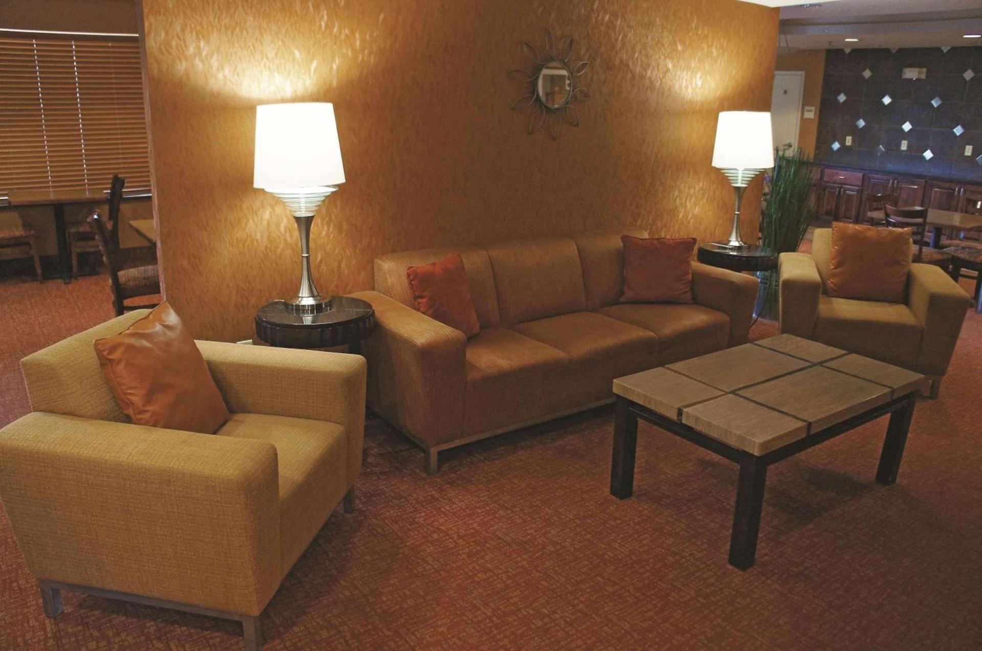 La Quinta by Wyndham Bismarck photo 41