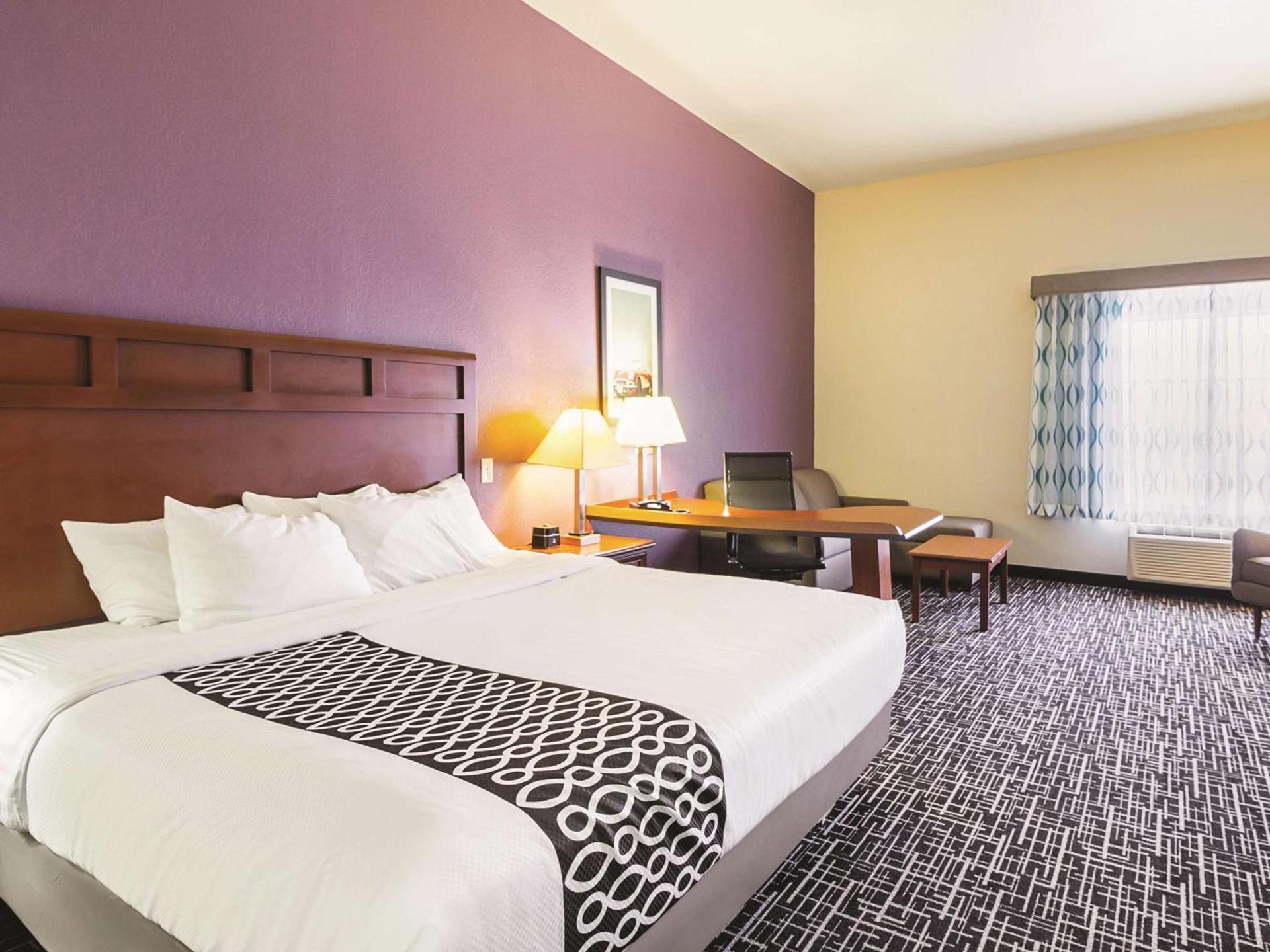 La Quinta by Wyndham Bowling Green photo 24