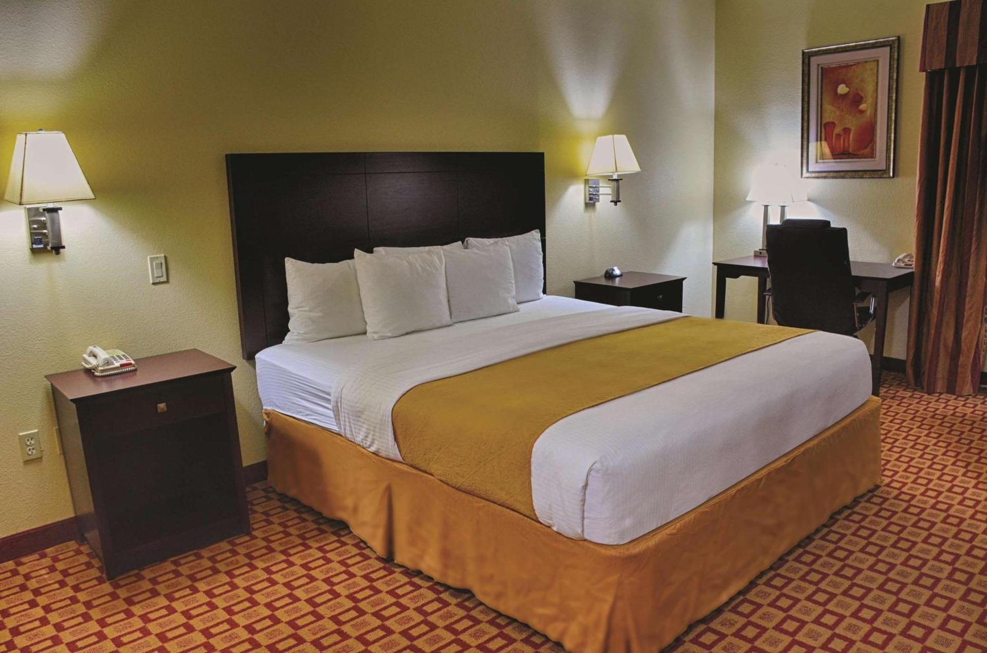 La Quinta by Wyndham Alice photo 11