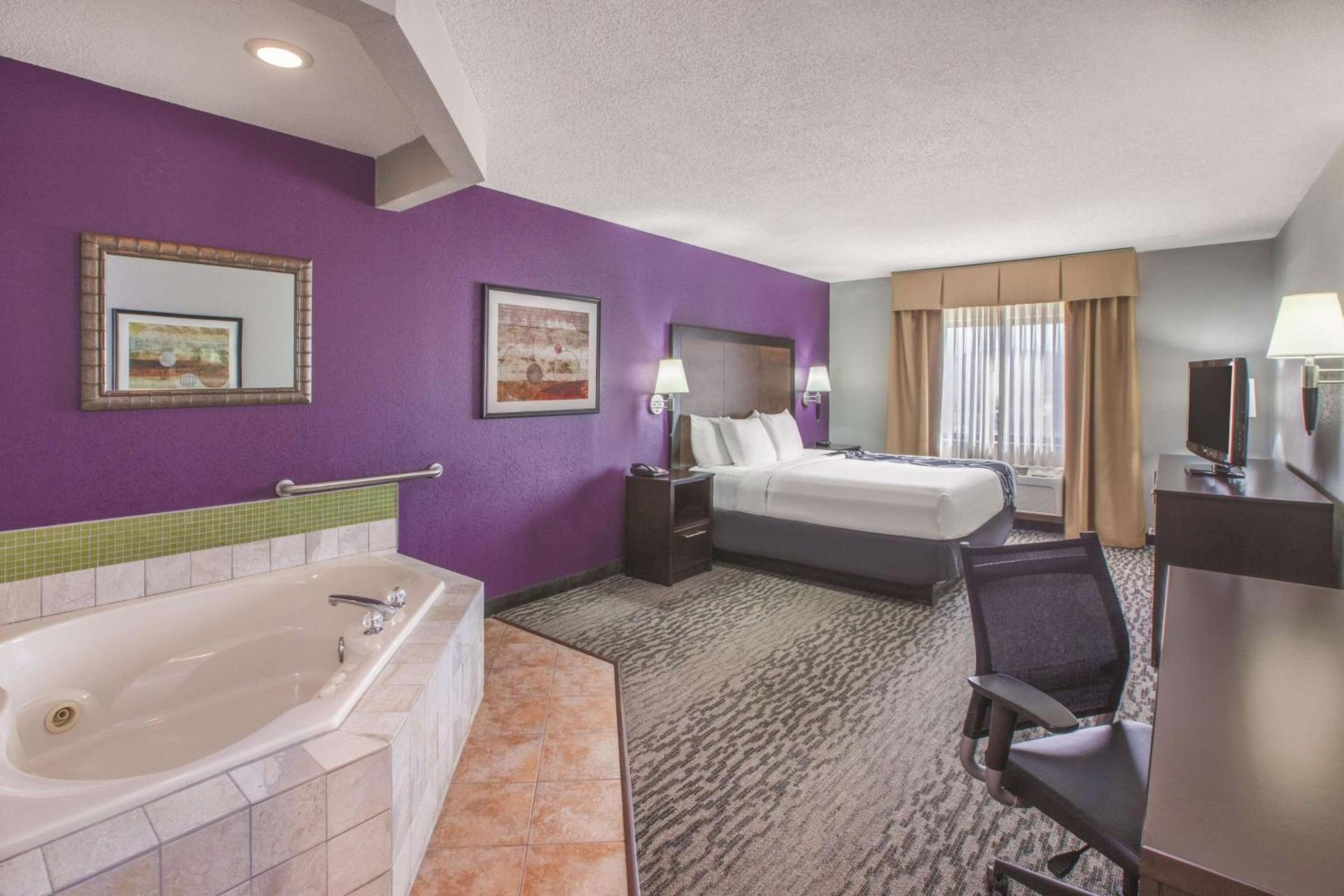 La Quinta by Wyndham Erie photo 13