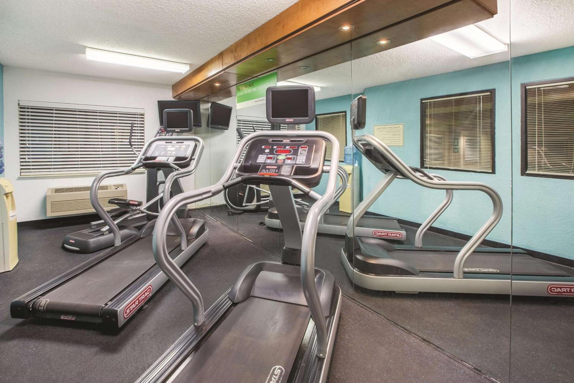 La Quinta by Wyndham Erie photo 9