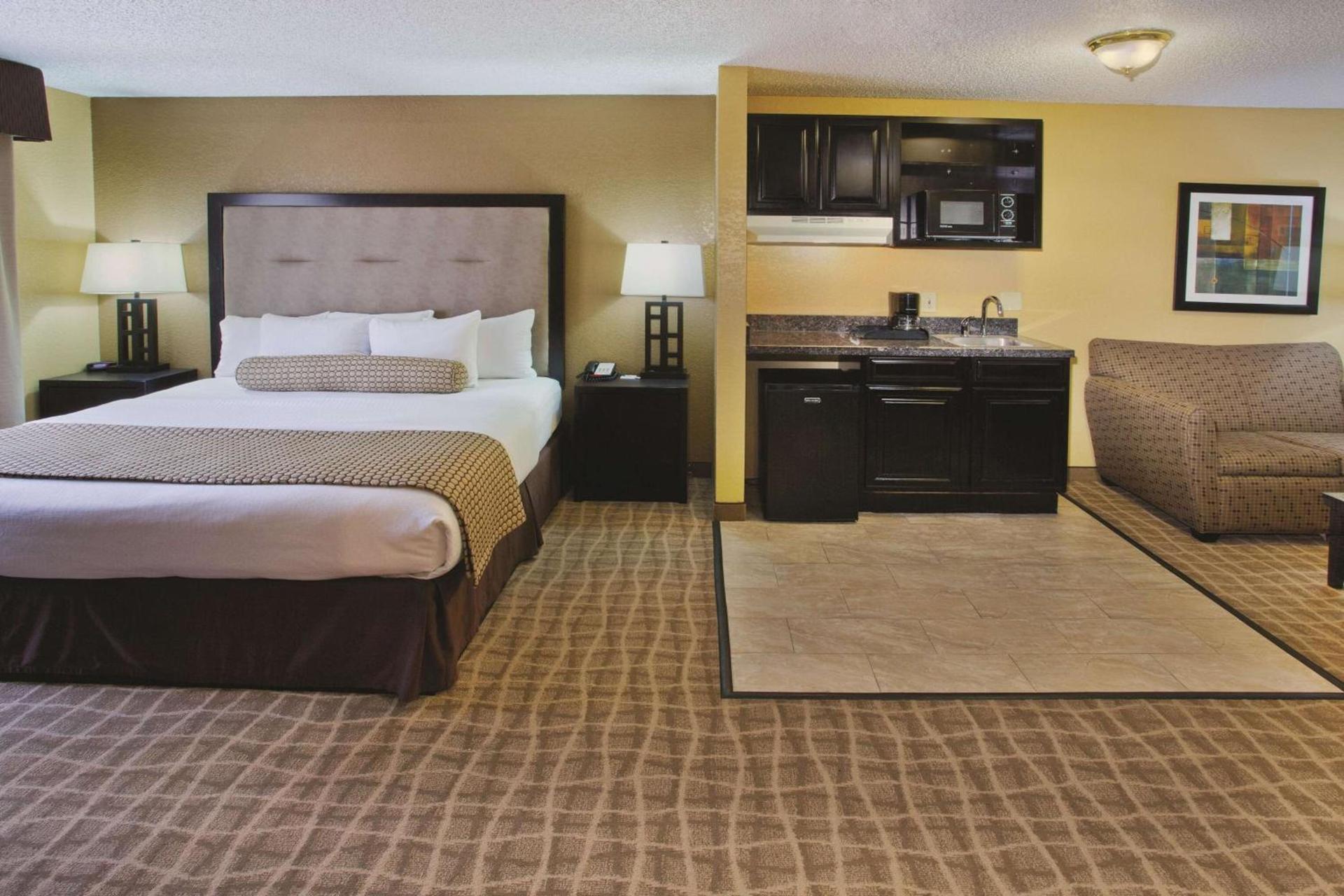 La Quinta by Wyndham Hot Springs photo 33
