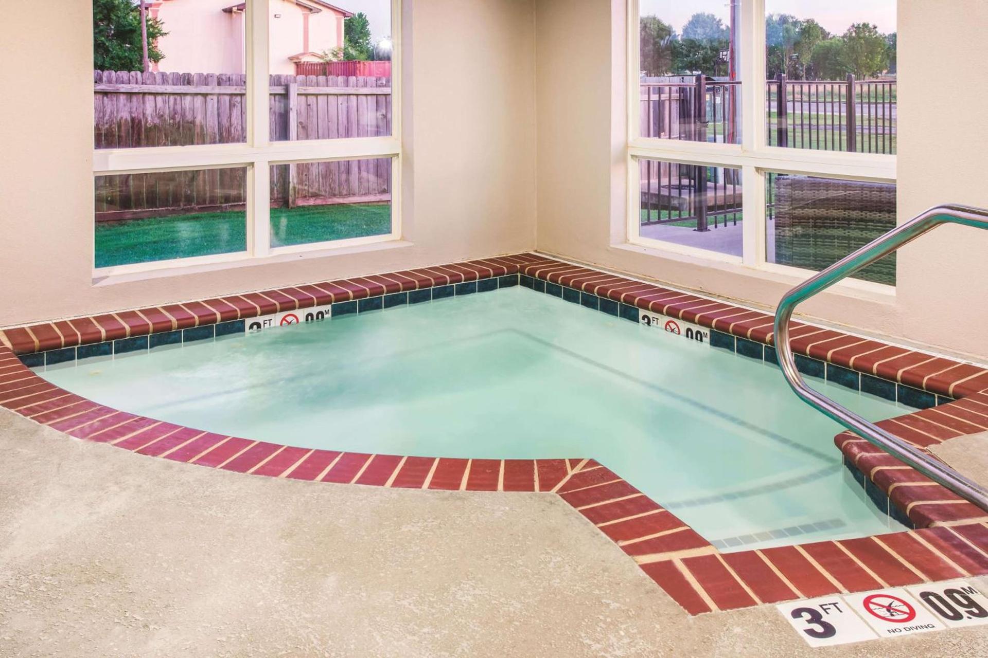 La Quinta by Wyndham Russellville photo 7