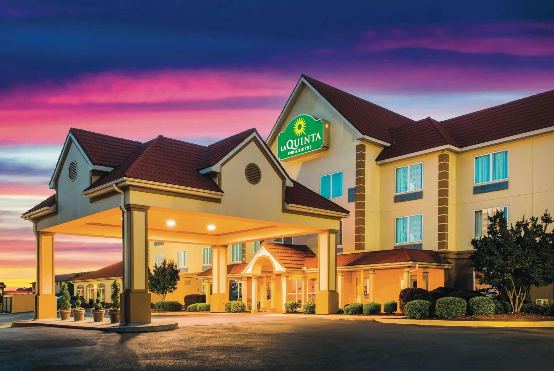 La Quinta by Wyndham Russellville photo 2
