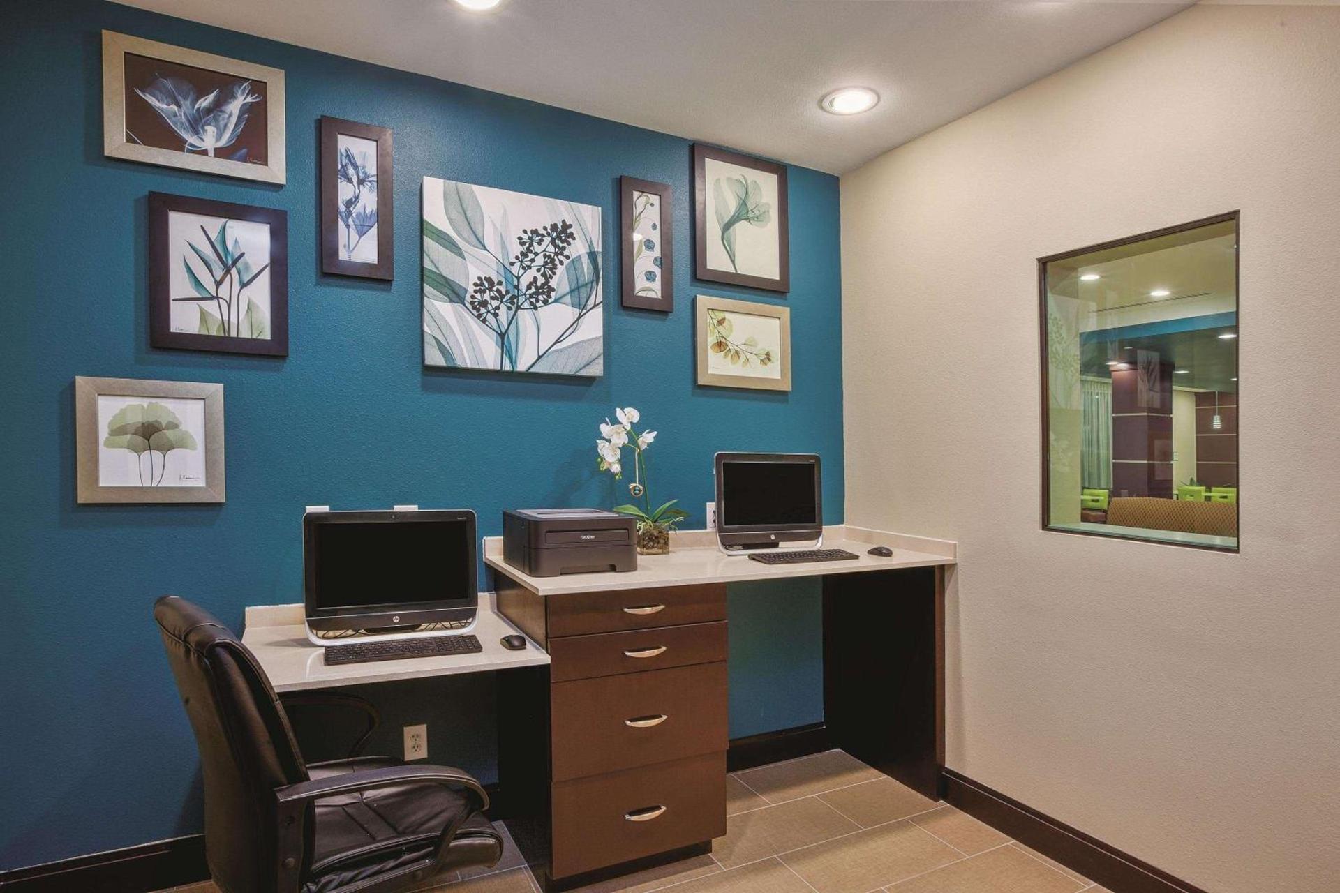 La Quinta by Wyndham Cotulla photo 16