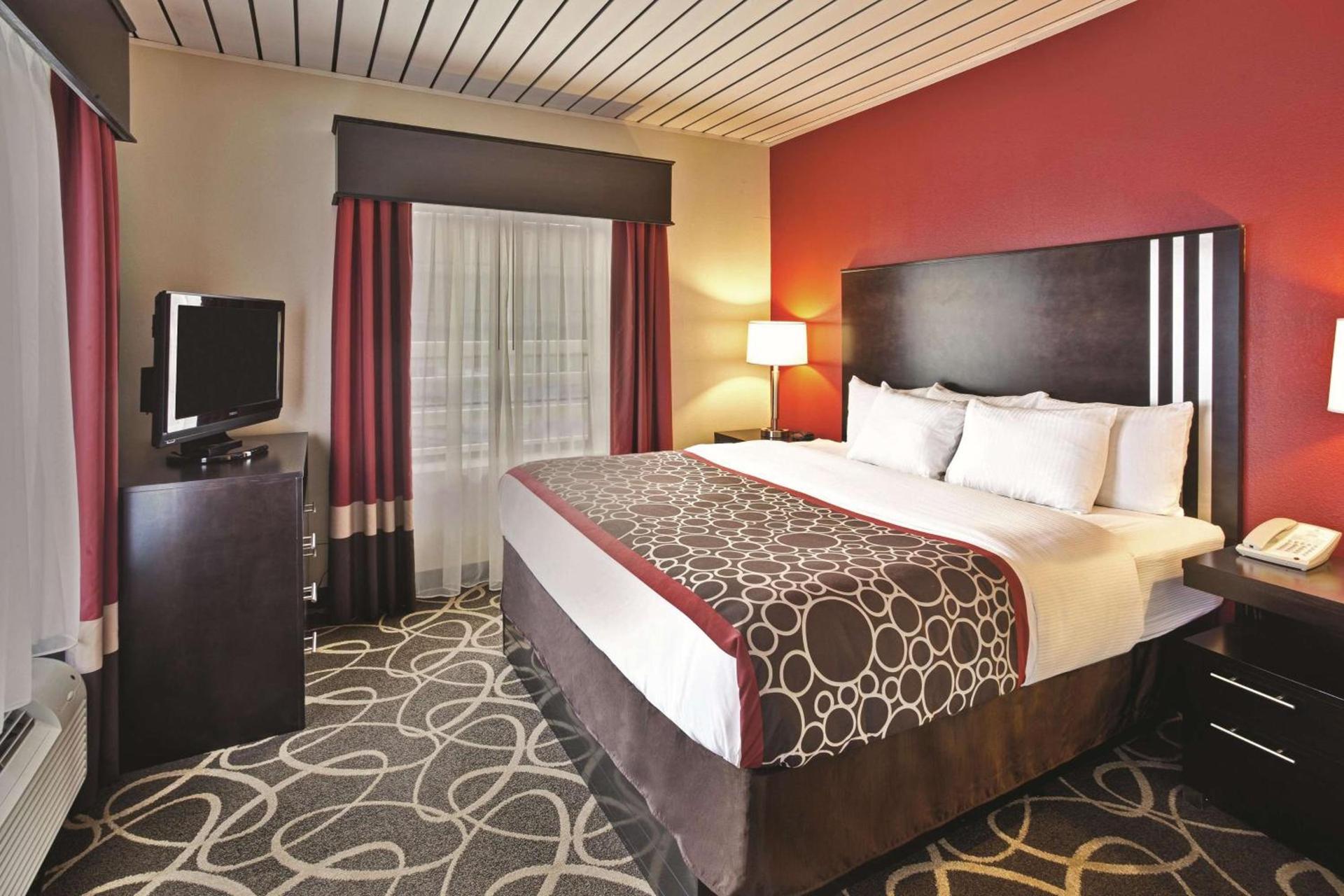 La Quinta by Wyndham Elkview - Charleston NE photo 29