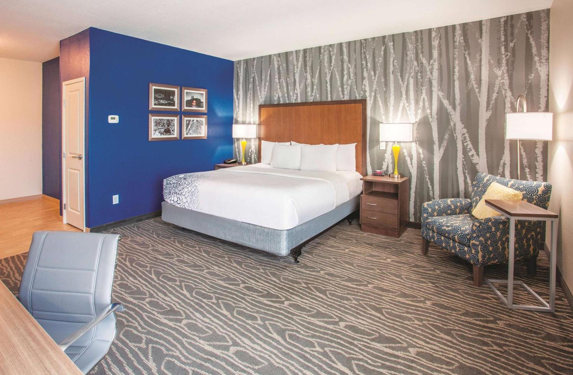 La Quinta by Wyndham Duluth photo 22