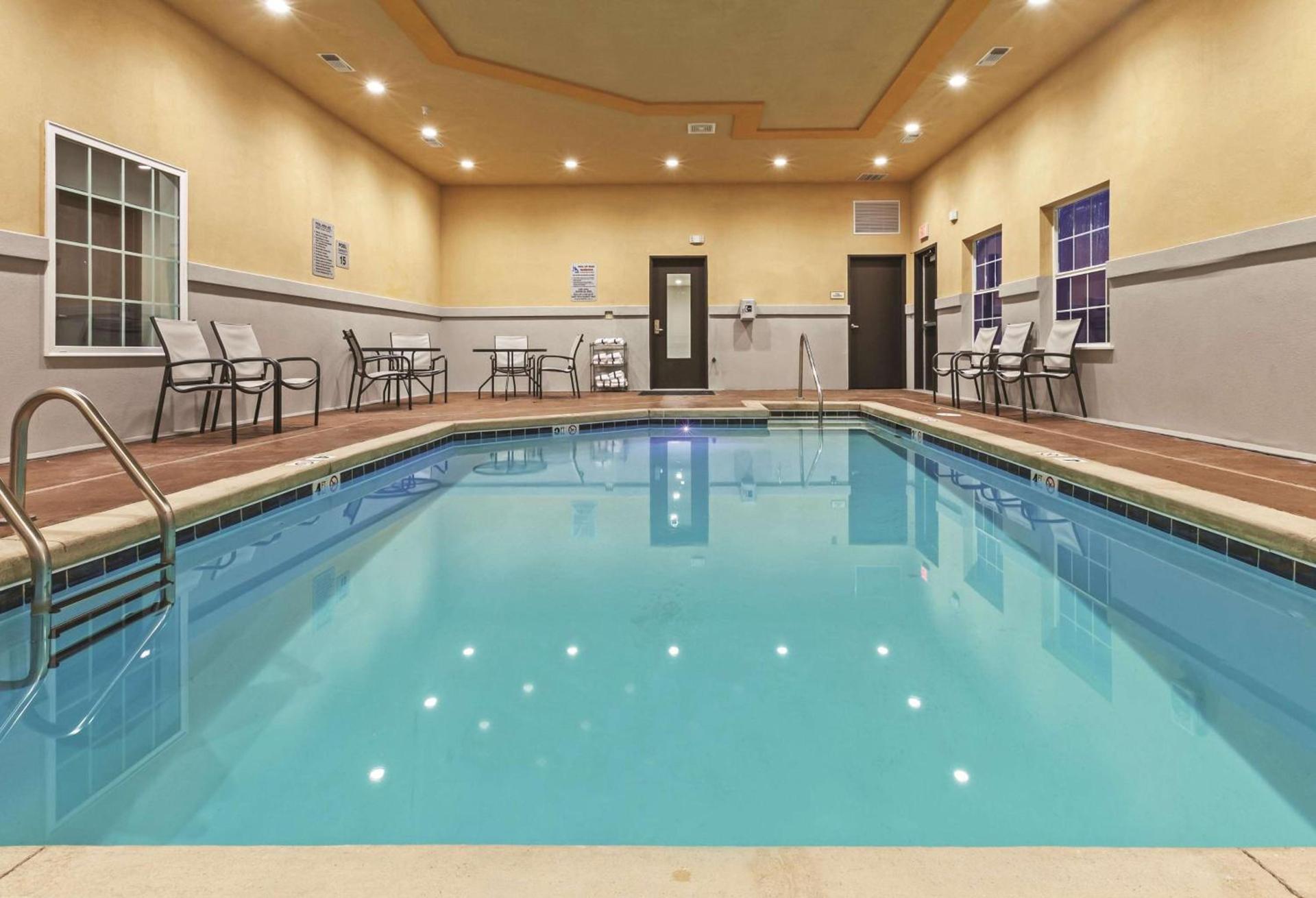 Comfort Inn & Suites photo 25
