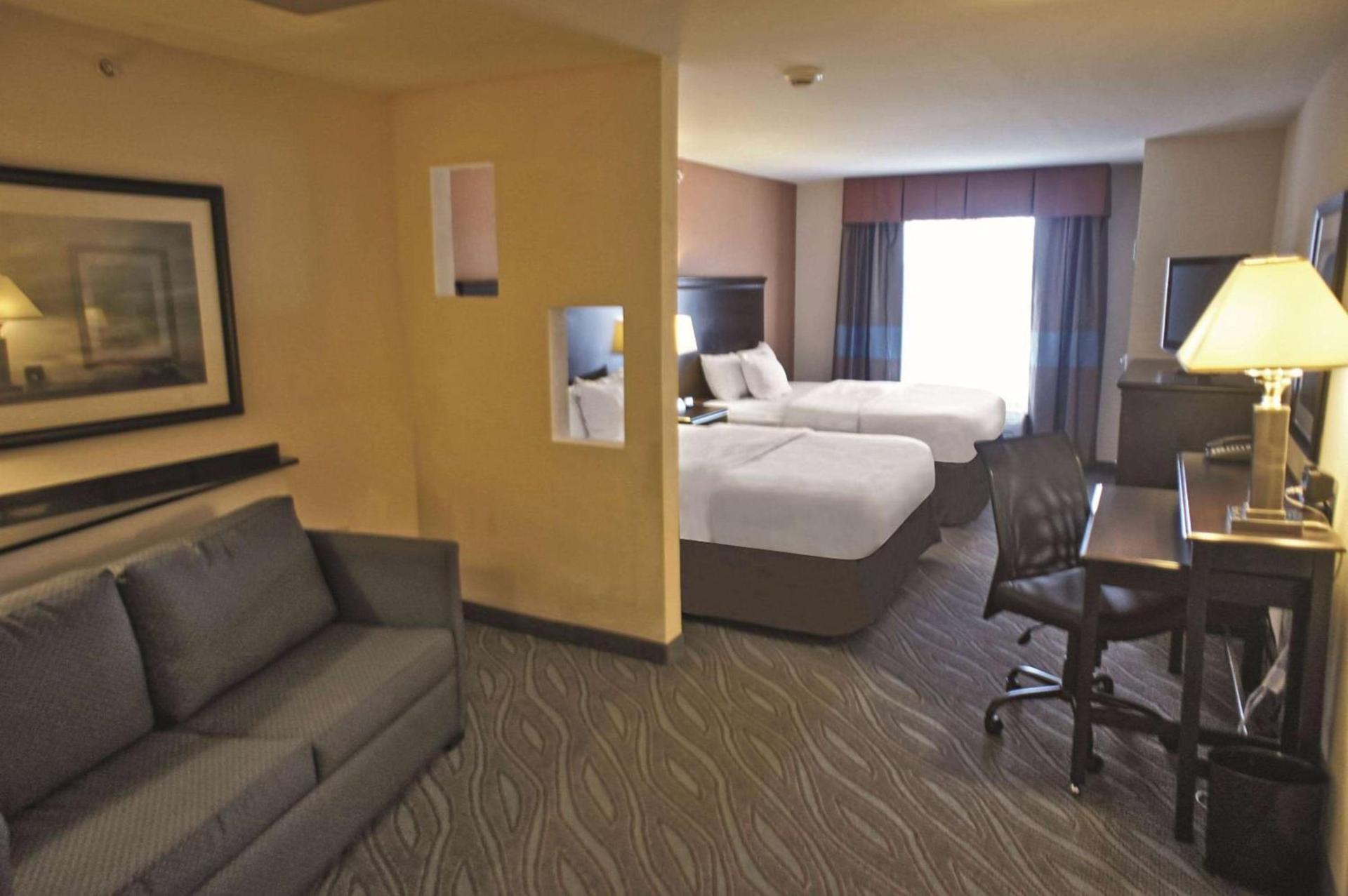 La Quinta by Wyndham Edmond photo 14