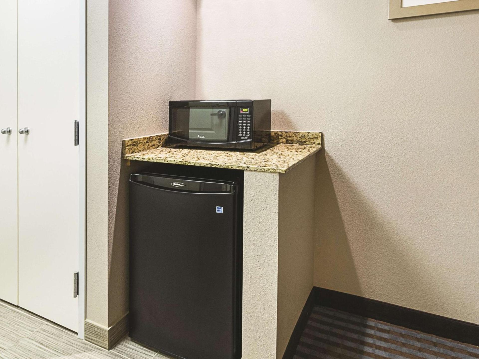 La Quinta Inn & Suites Casino and Bar by Wyndham Glendive photo 26