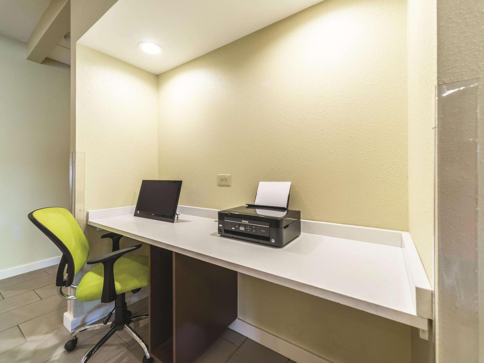 La Quinta by Wyndham Collinsville - St. Louis photo 2