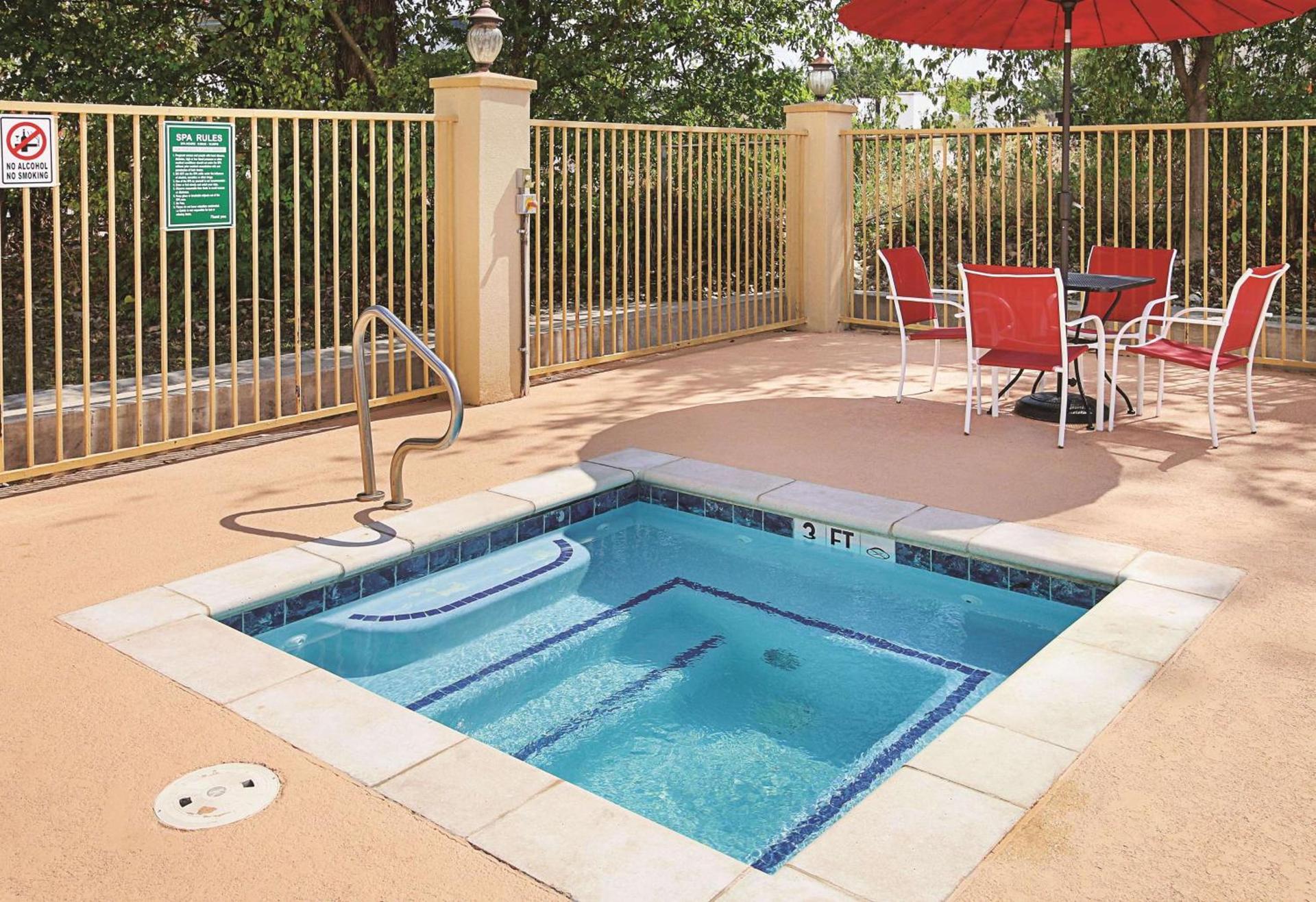 La Quinta Inn & Suites by Wyndham South Dallas - Hutchins photo 17