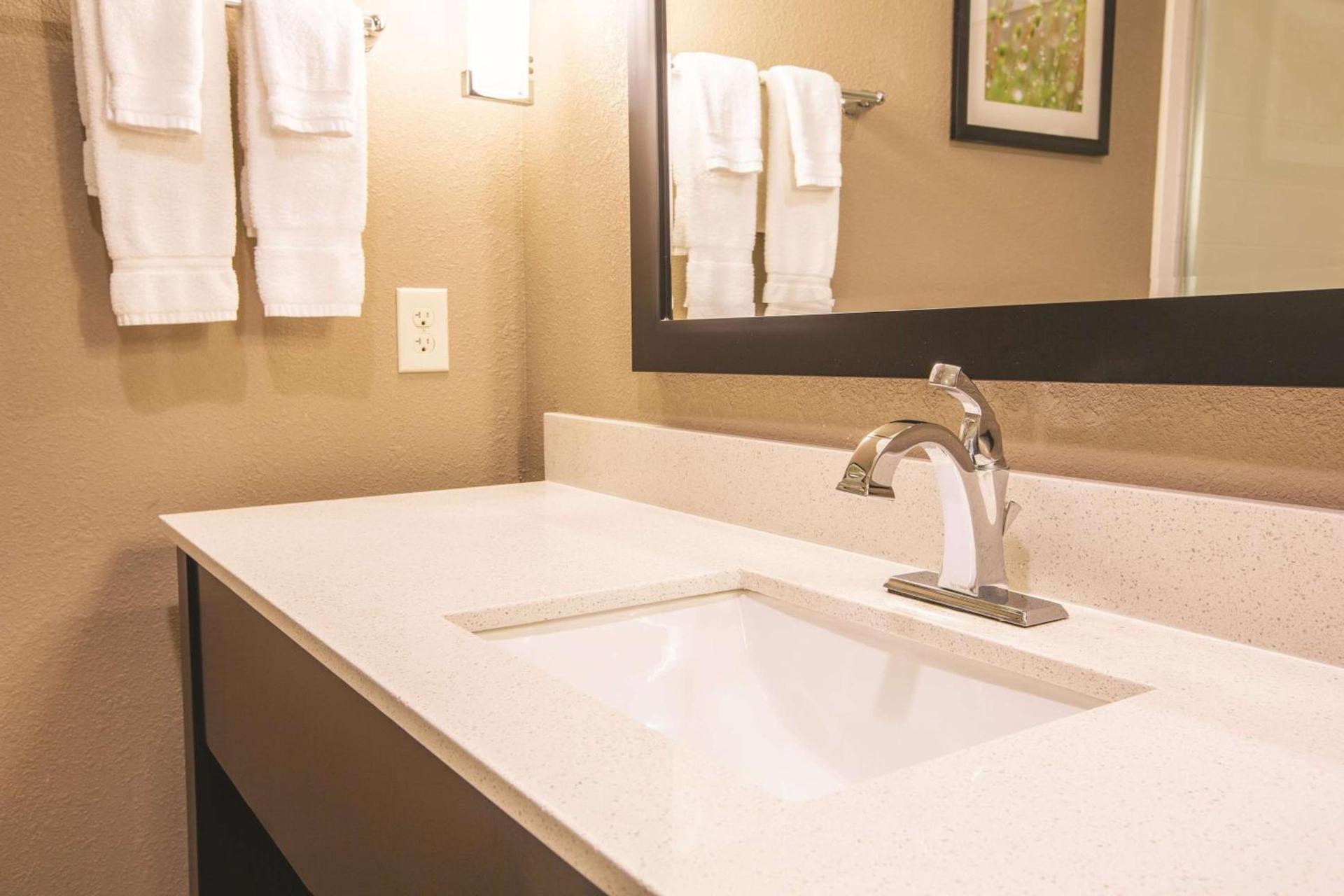 La Quinta by Wyndham Hattiesburg - I-59 photo 17