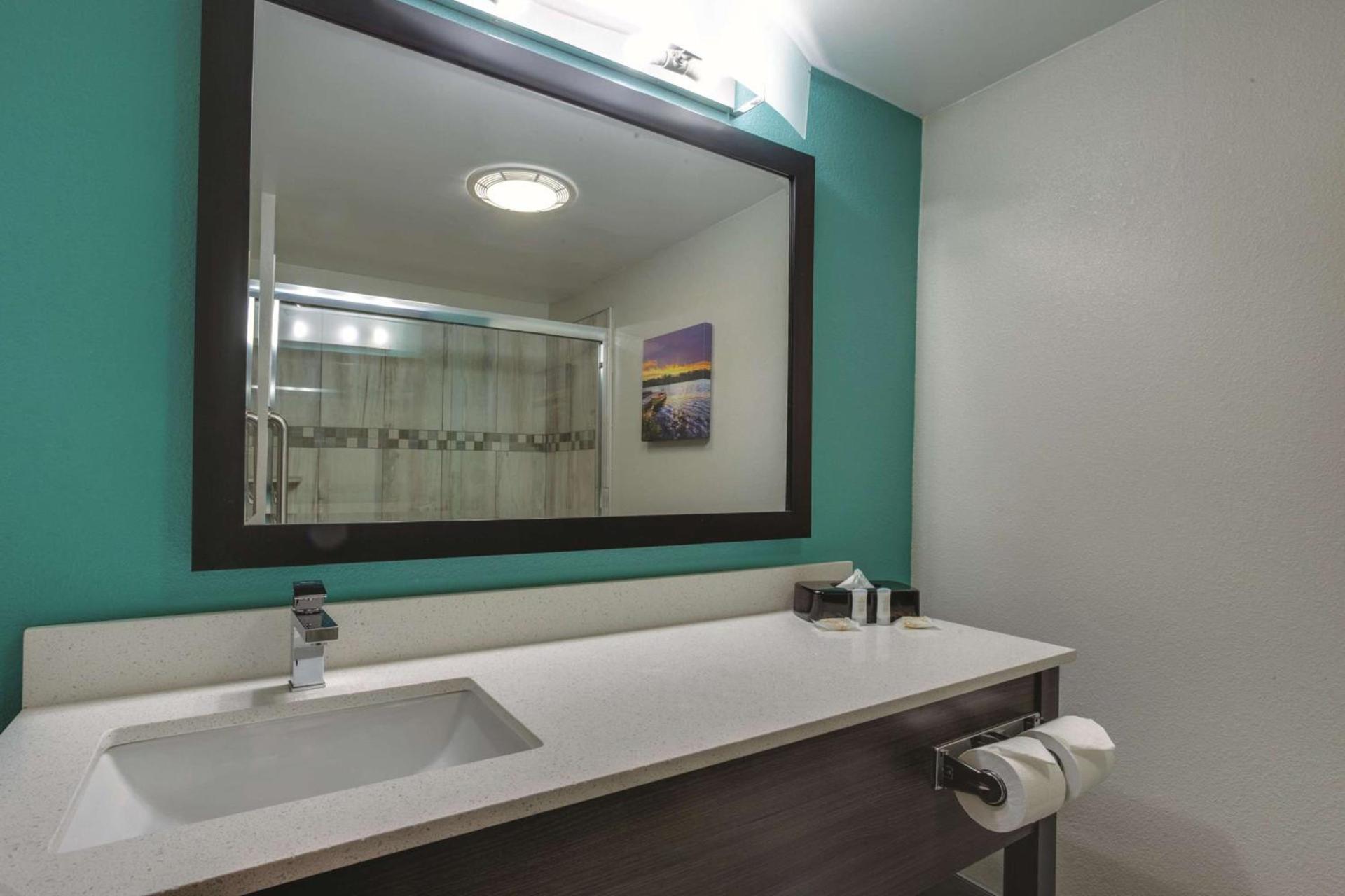 La Quinta by Wyndham Batavia photo 35