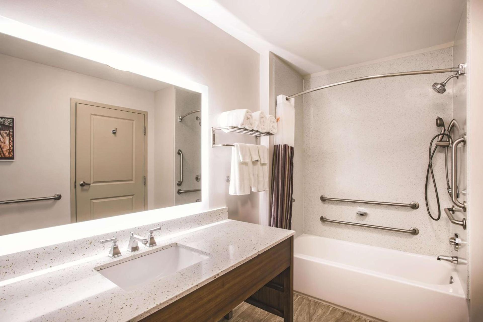 La Quinta by Wyndham Chambersburg photo 9