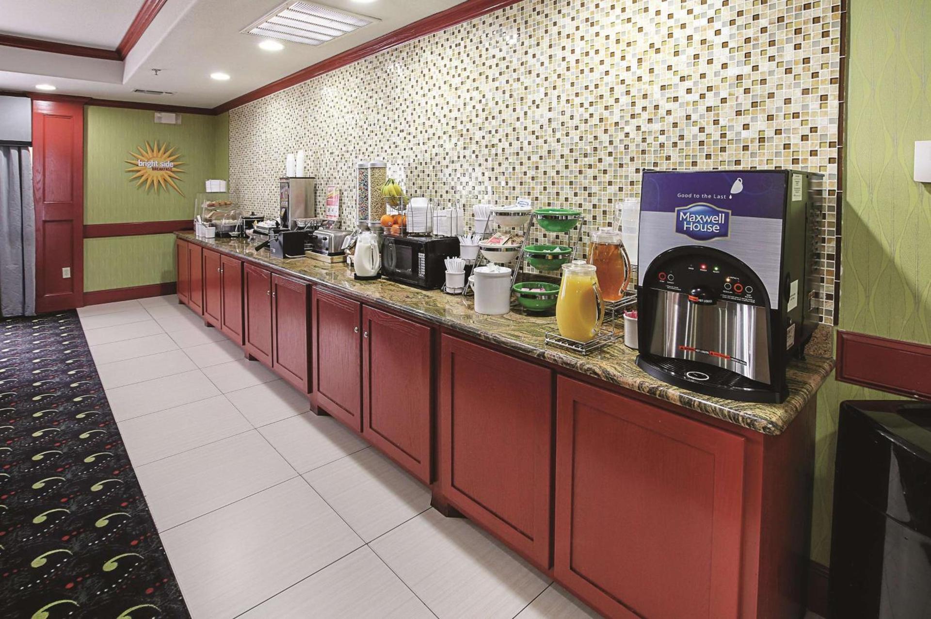 La Quinta Inn & Suites by Wyndham South Dallas - Hutchins photo 13
