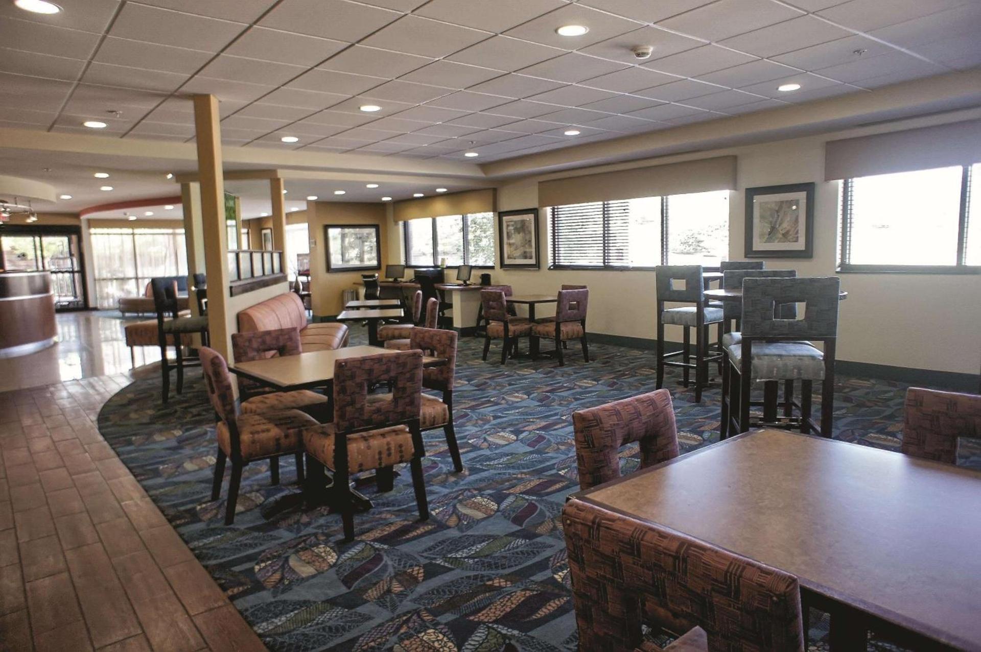 La Quinta by Wyndham Edmond photo 32