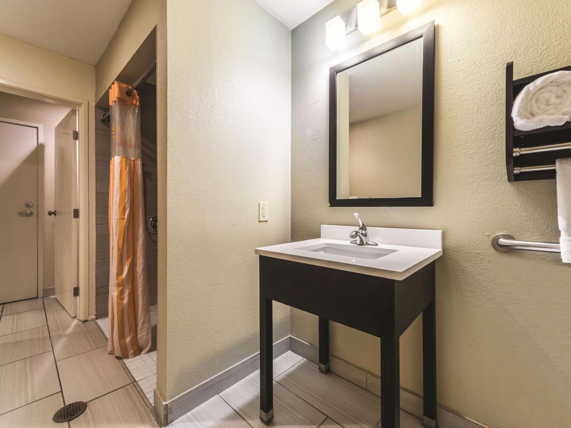 La Quinta by Wyndham Collinsville - St. Louis photo 13