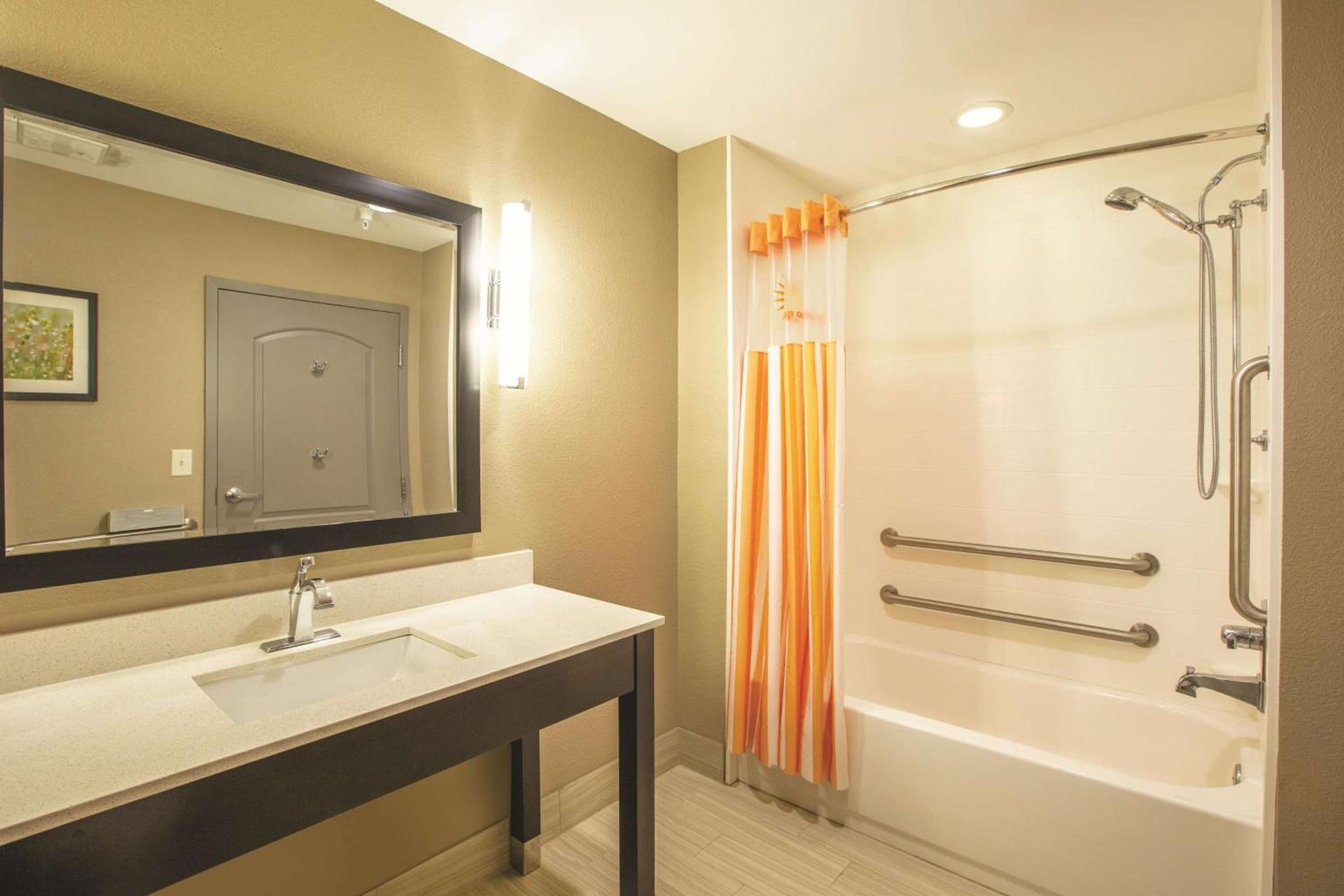 La Quinta by Wyndham Hattiesburg - I-59 photo 12