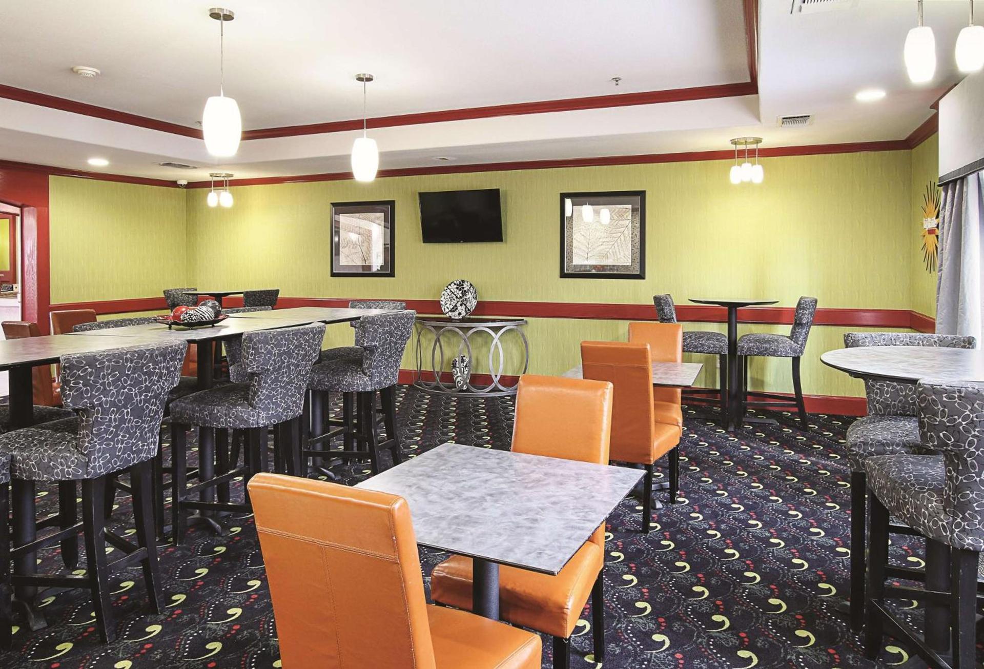 La Quinta Inn & Suites by Wyndham South Dallas - Hutchins photo 11