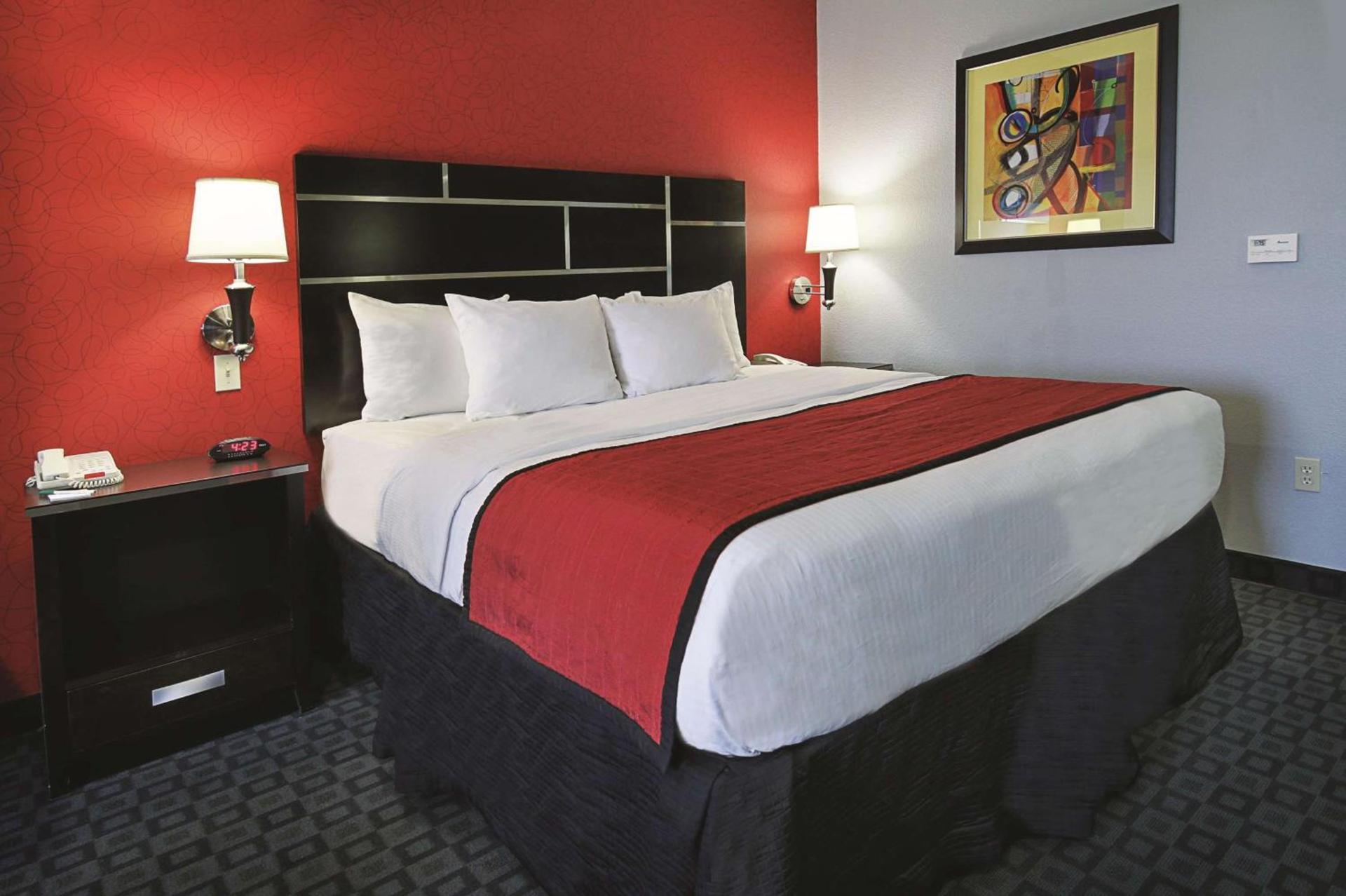 La Quinta Inn & Suites by Wyndham South Dallas - Hutchins photo 10