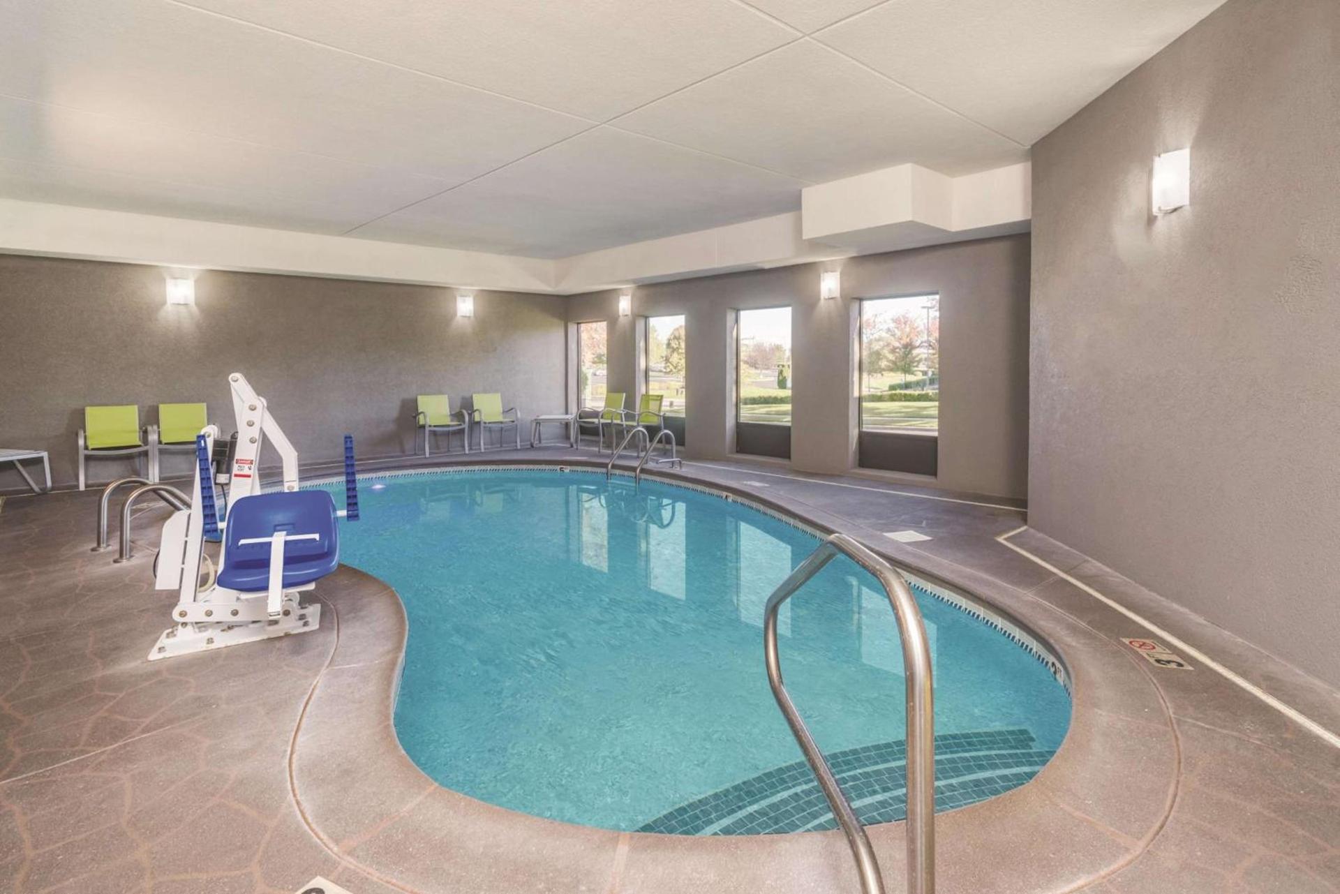 La Quinta Inn & Suites by Wyndham Louisville East photo 15
