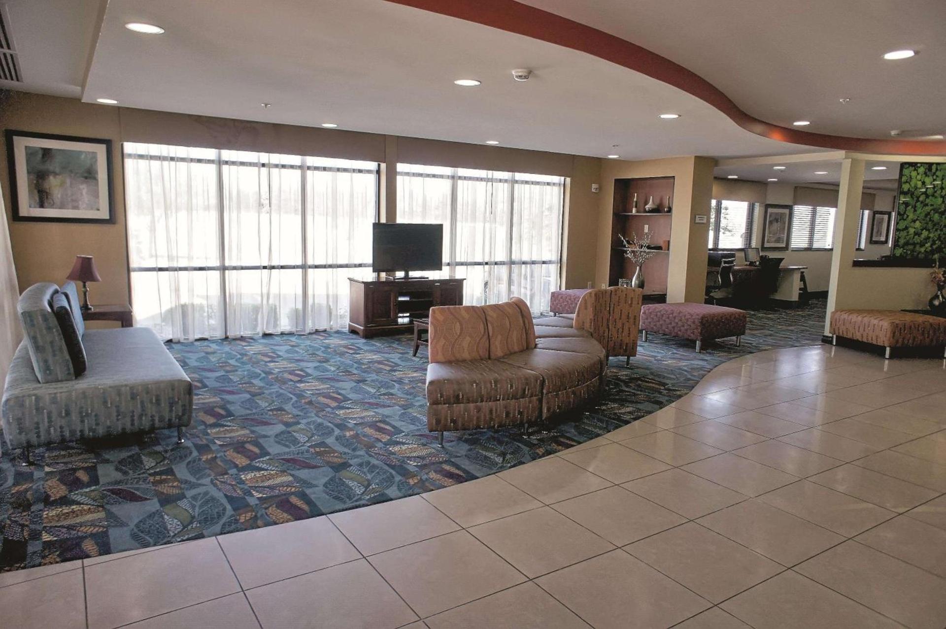 La Quinta by Wyndham Edmond photo 4