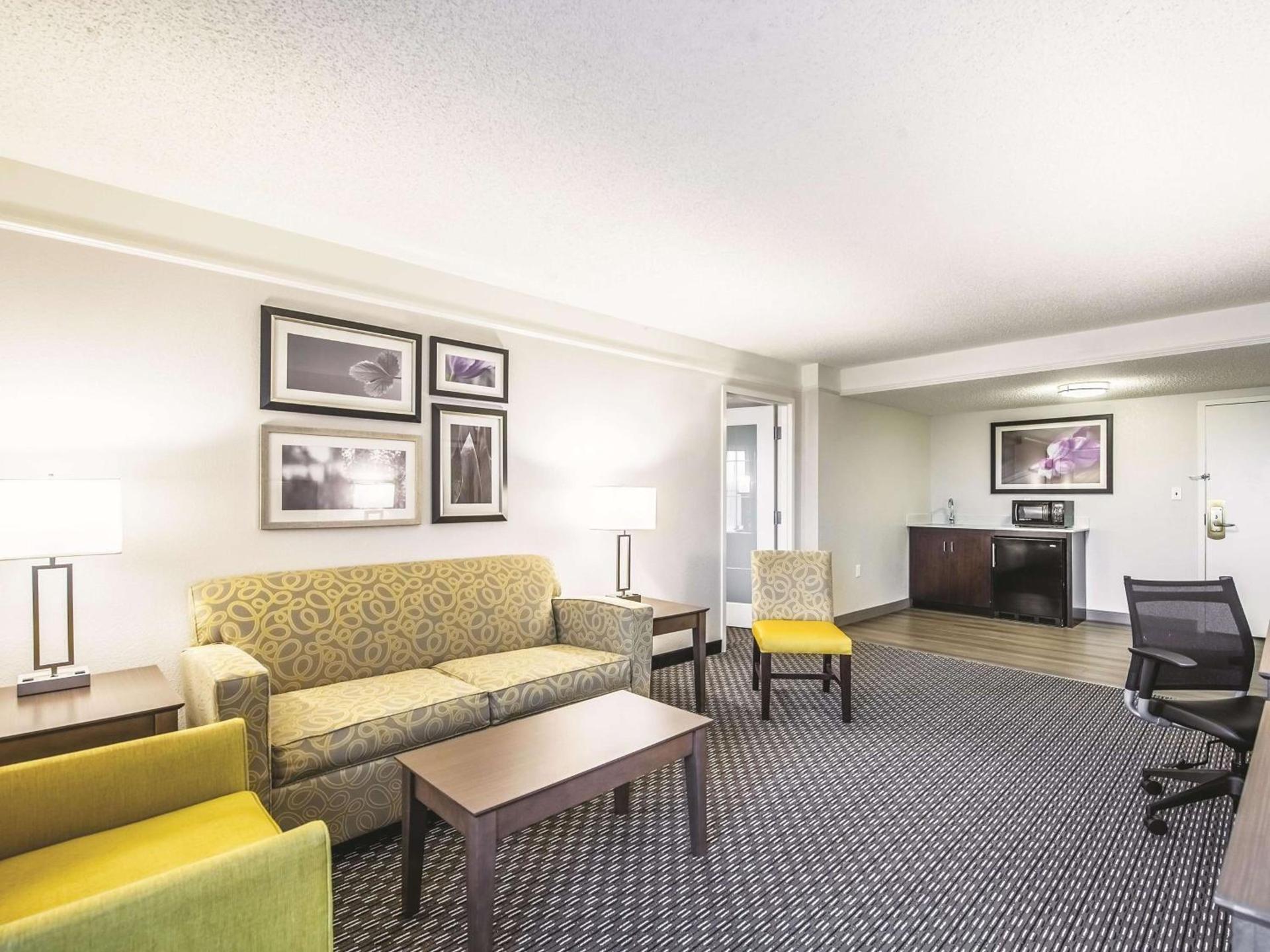 La Quinta by Wyndham Cincinnati Sharonville photo 46