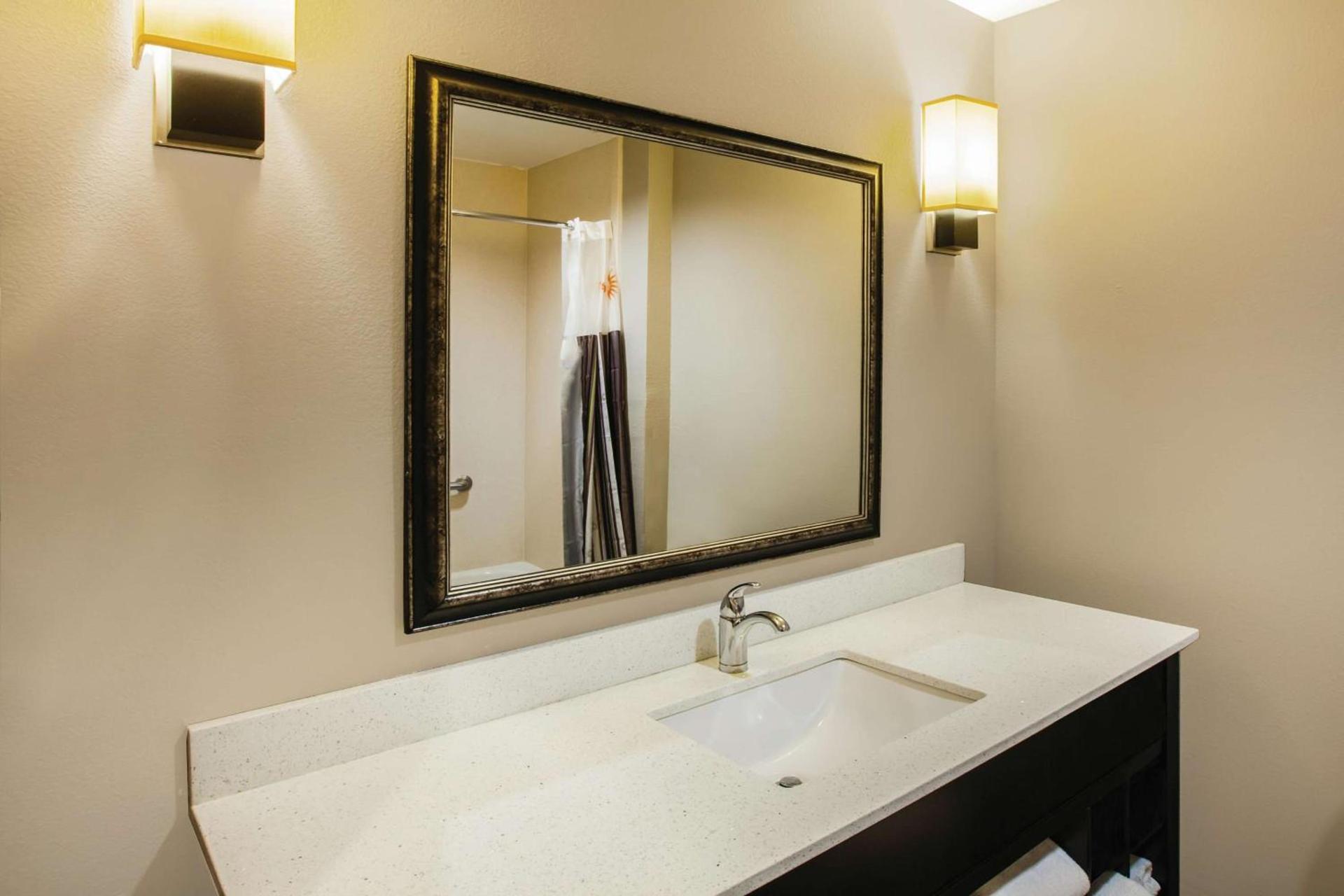 La Quinta by Wyndham Baton Rouge Denham Springs photo 31