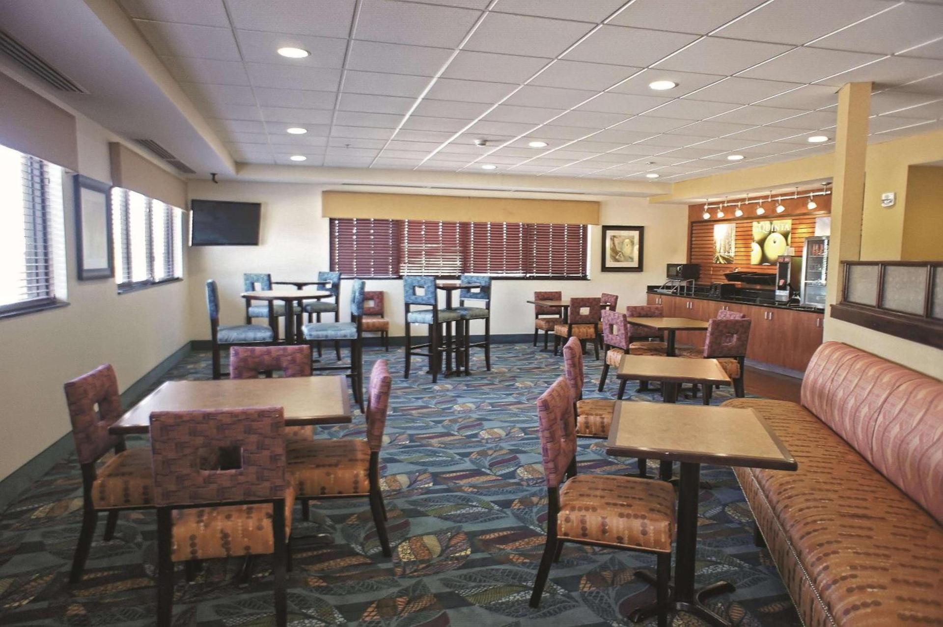 La Quinta by Wyndham Edmond photo 35