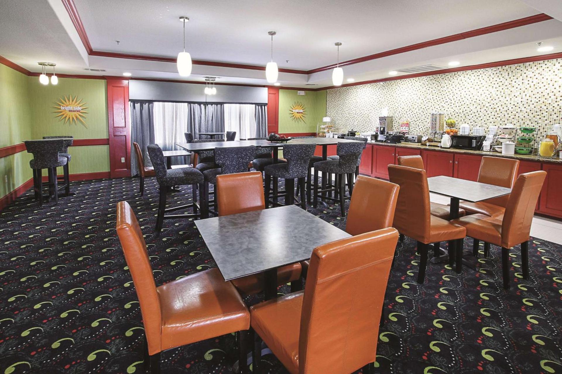 La Quinta Inn & Suites by Wyndham South Dallas - Hutchins photo 5