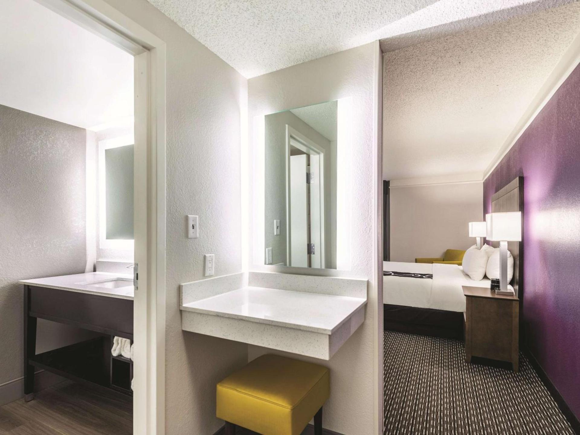 La Quinta by Wyndham Cincinnati Sharonville photo 37