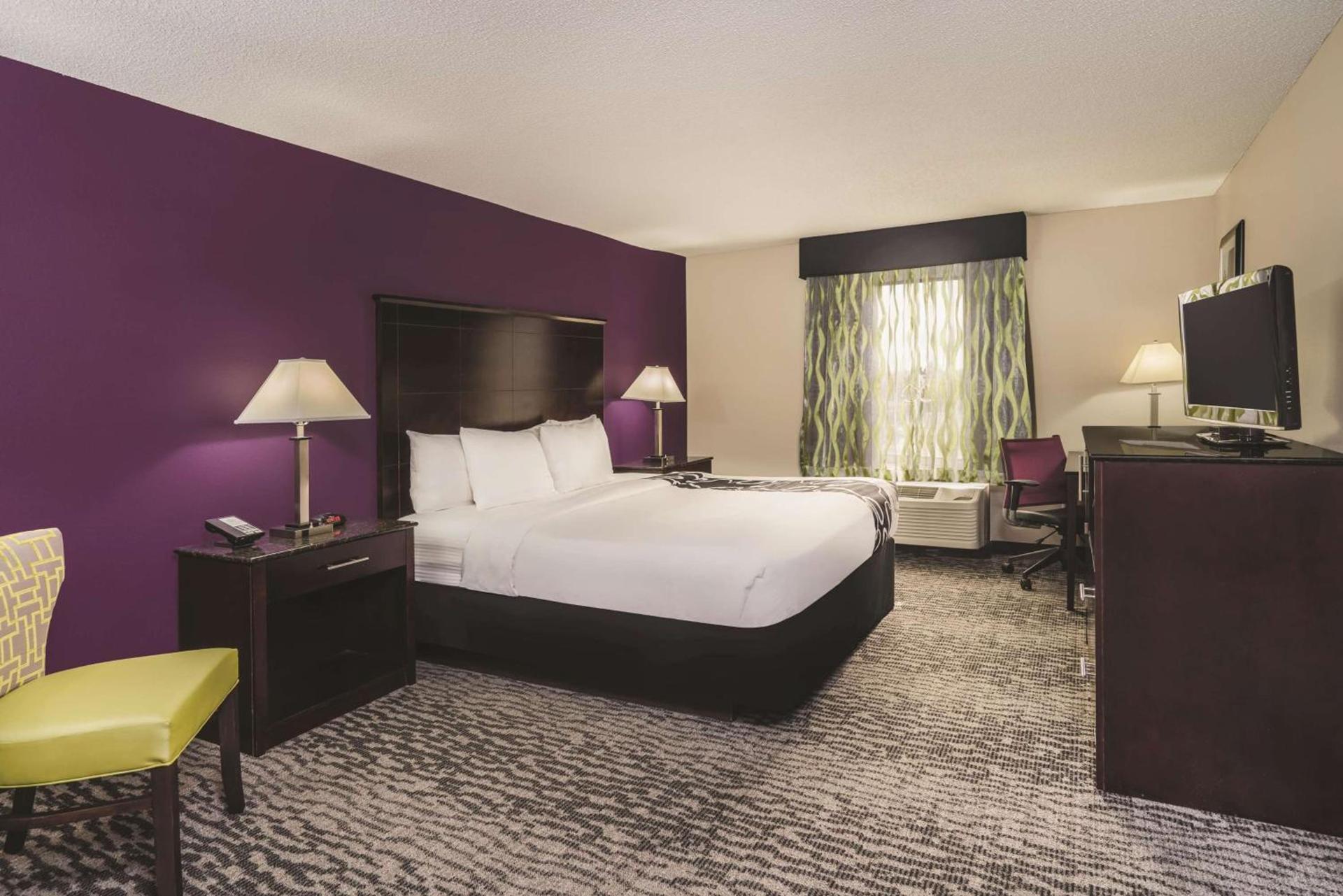La Quinta Inn & Suites by Wyndham Louisville East photo 10