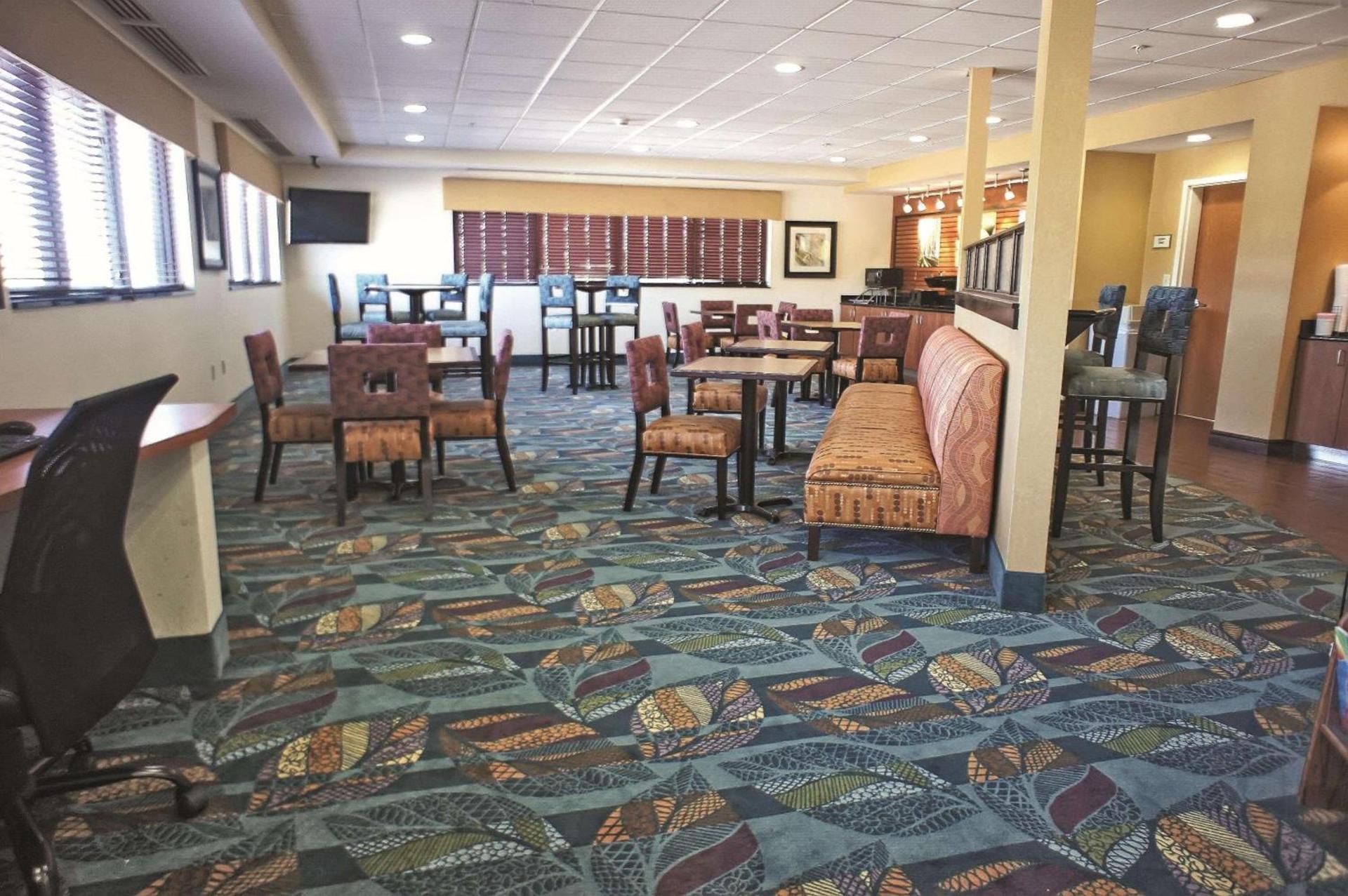 La Quinta by Wyndham Edmond photo 30