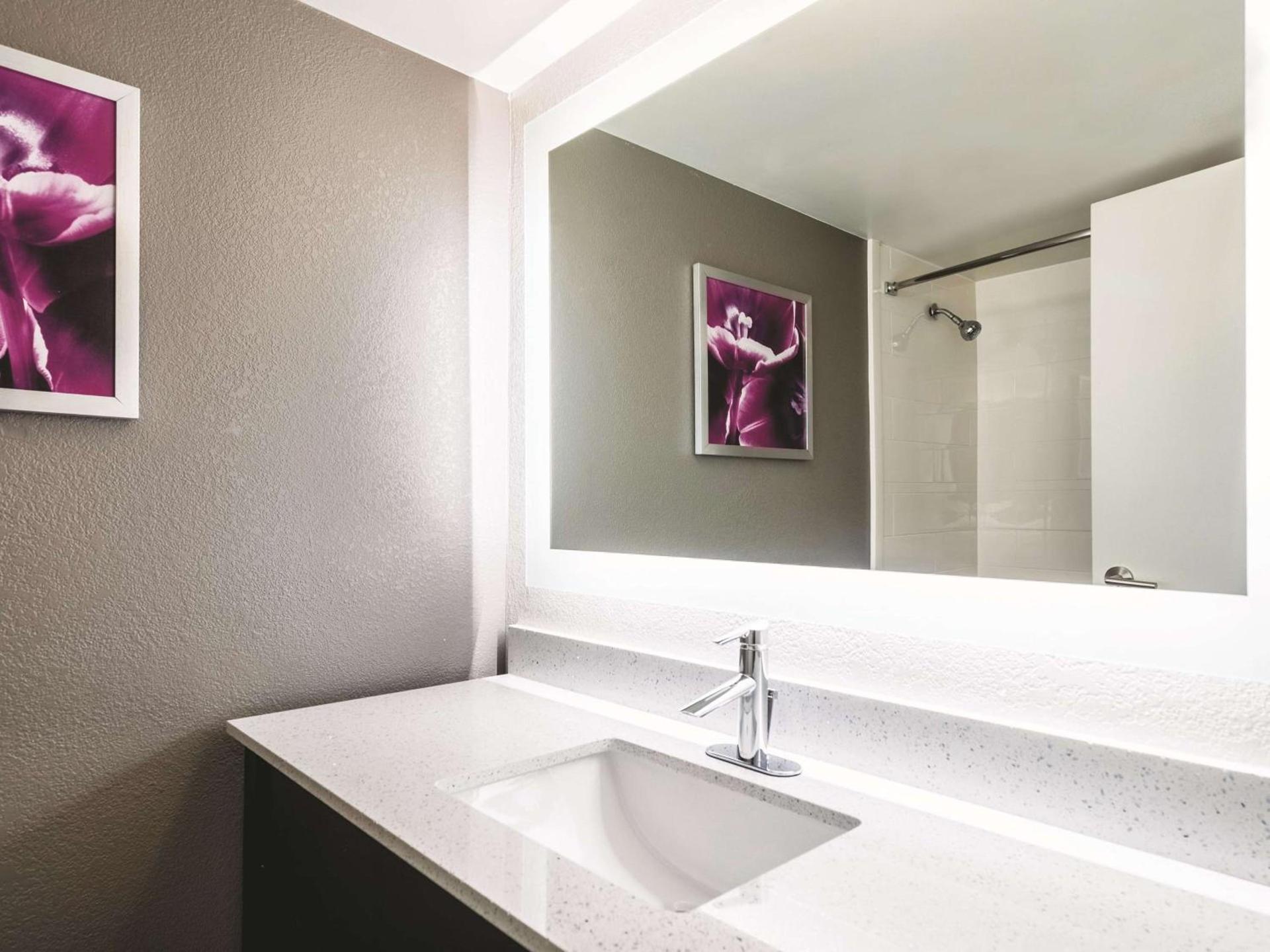 La Quinta by Wyndham Cincinnati Sharonville photo 34