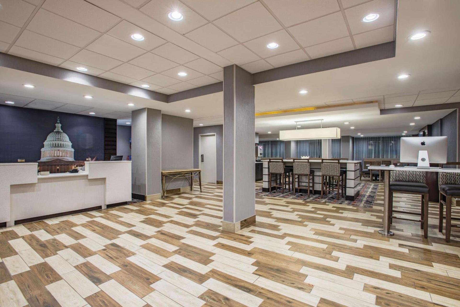 La Quinta Inn & Suites by Wyndham DC Metro Capital Beltway photo 84