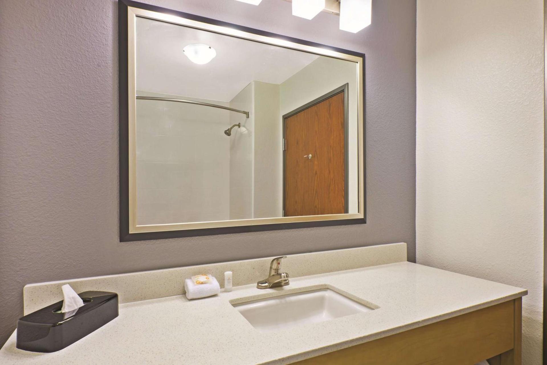 La Quinta by Wyndham Morgantown photo 18