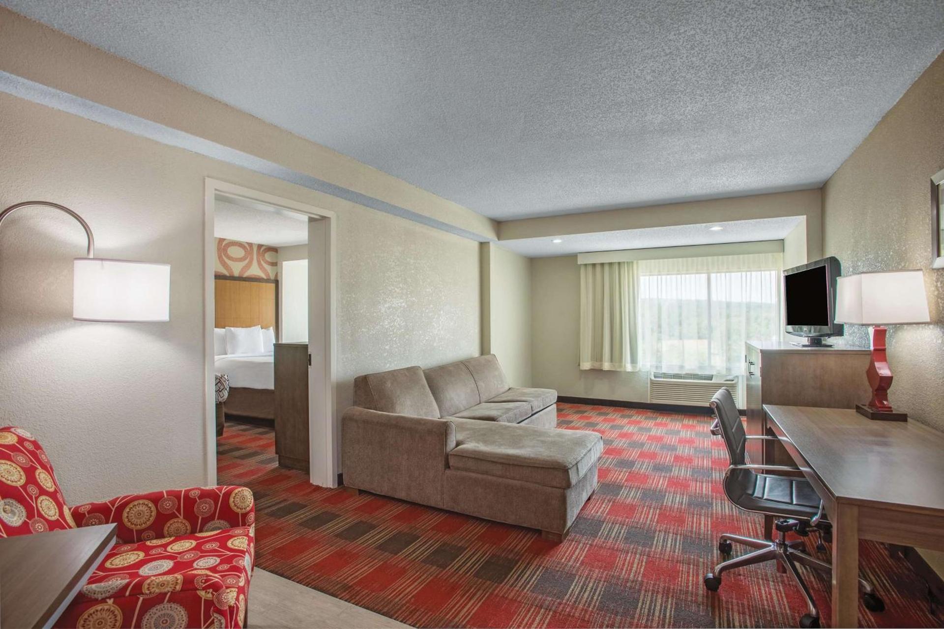 La Quinta Inn & Suites by Wyndham DC Metro Capital Beltway photo 13