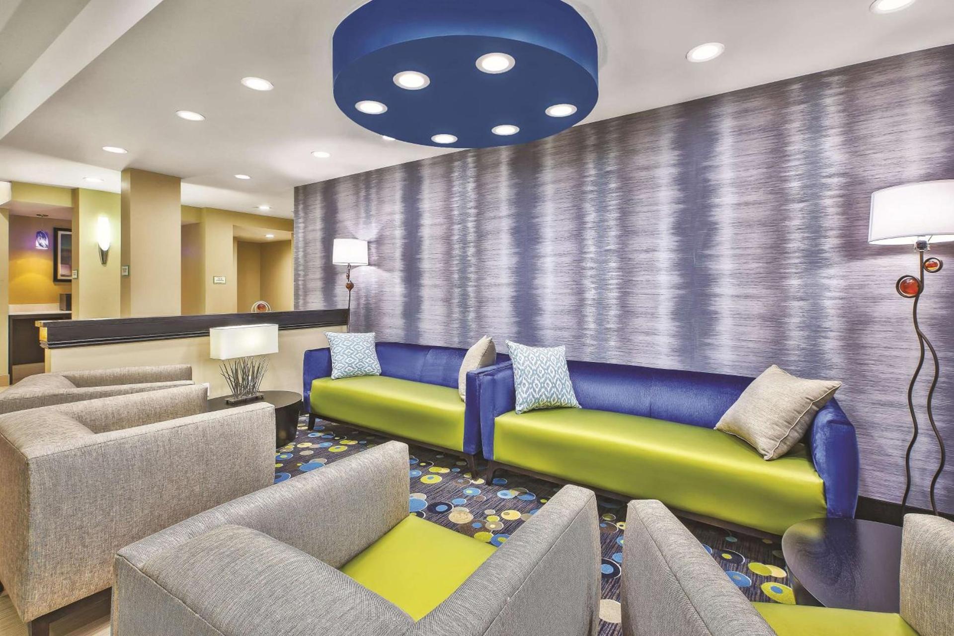 La Quinta by Wyndham Niagara Falls photo 3