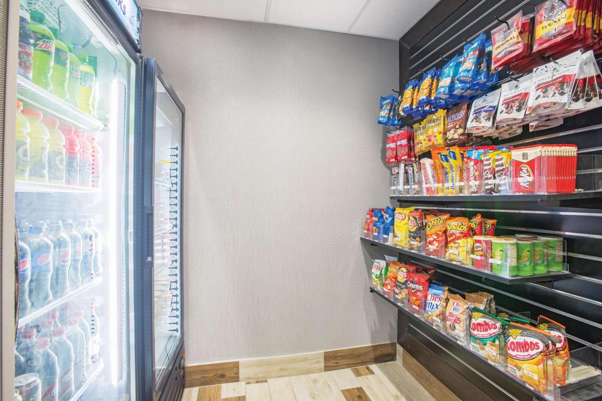 La Quinta Inn & Suites by Wyndham DC Metro Capital Beltway photo 61