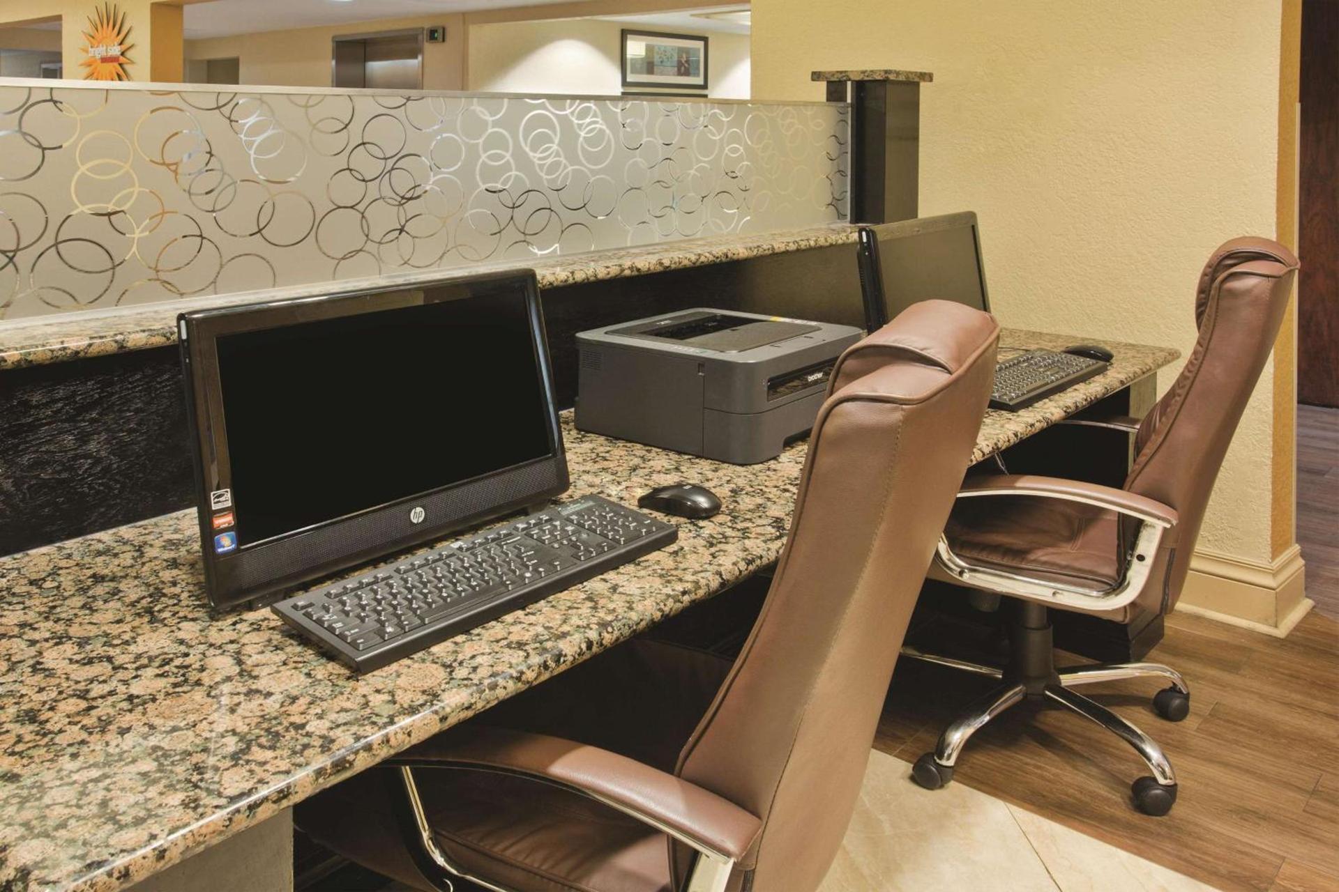 La Quinta by Wyndham Hot Springs photo 55