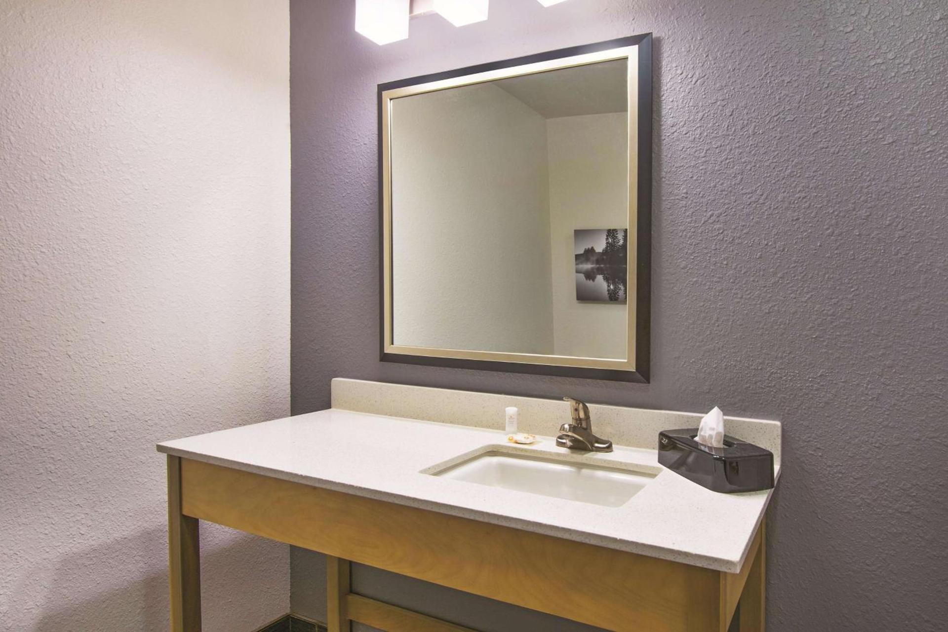 La Quinta by Wyndham Morgantown photo 15