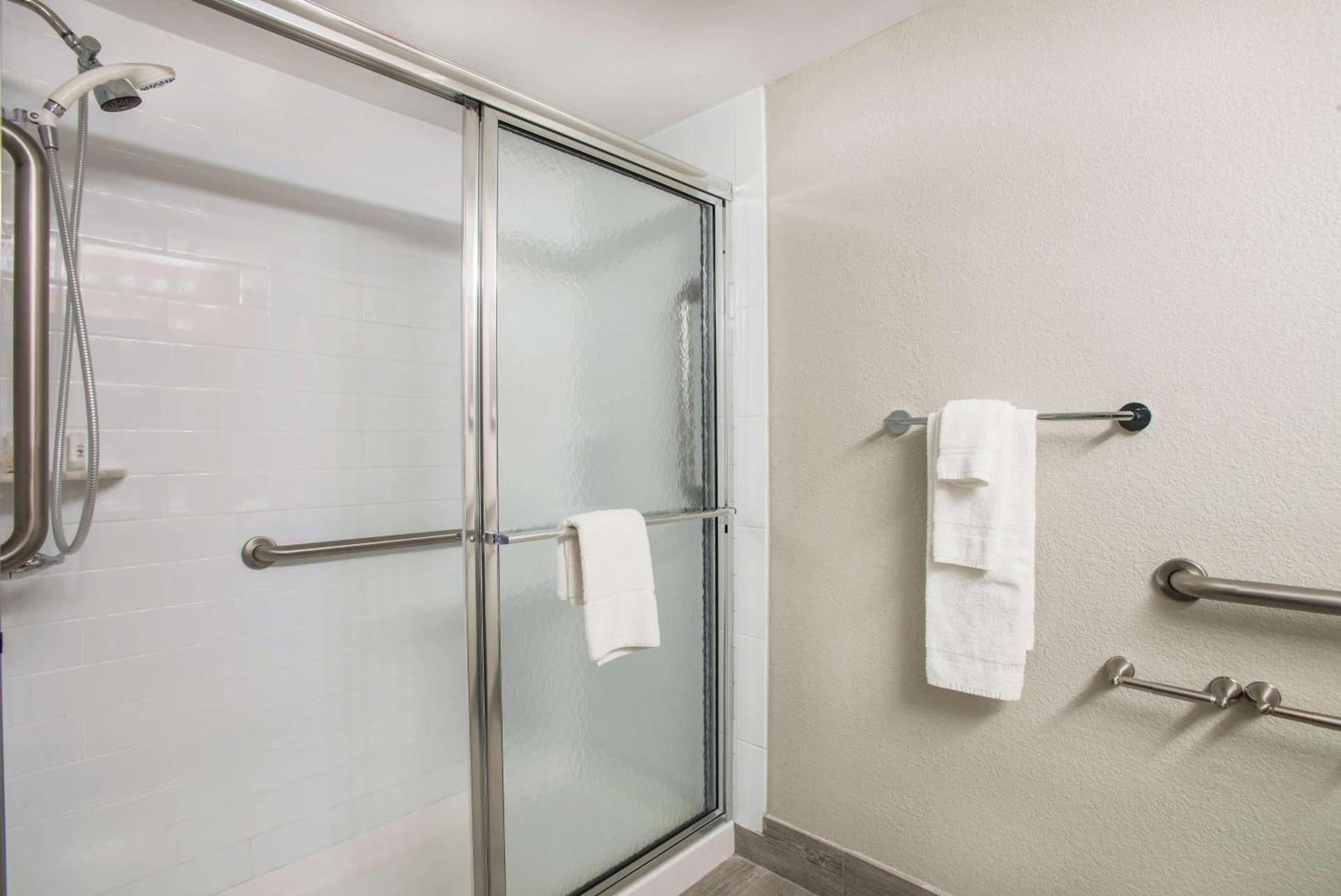 La Quinta Inn & Suites by Wyndham DC Metro Capital Beltway photo 44