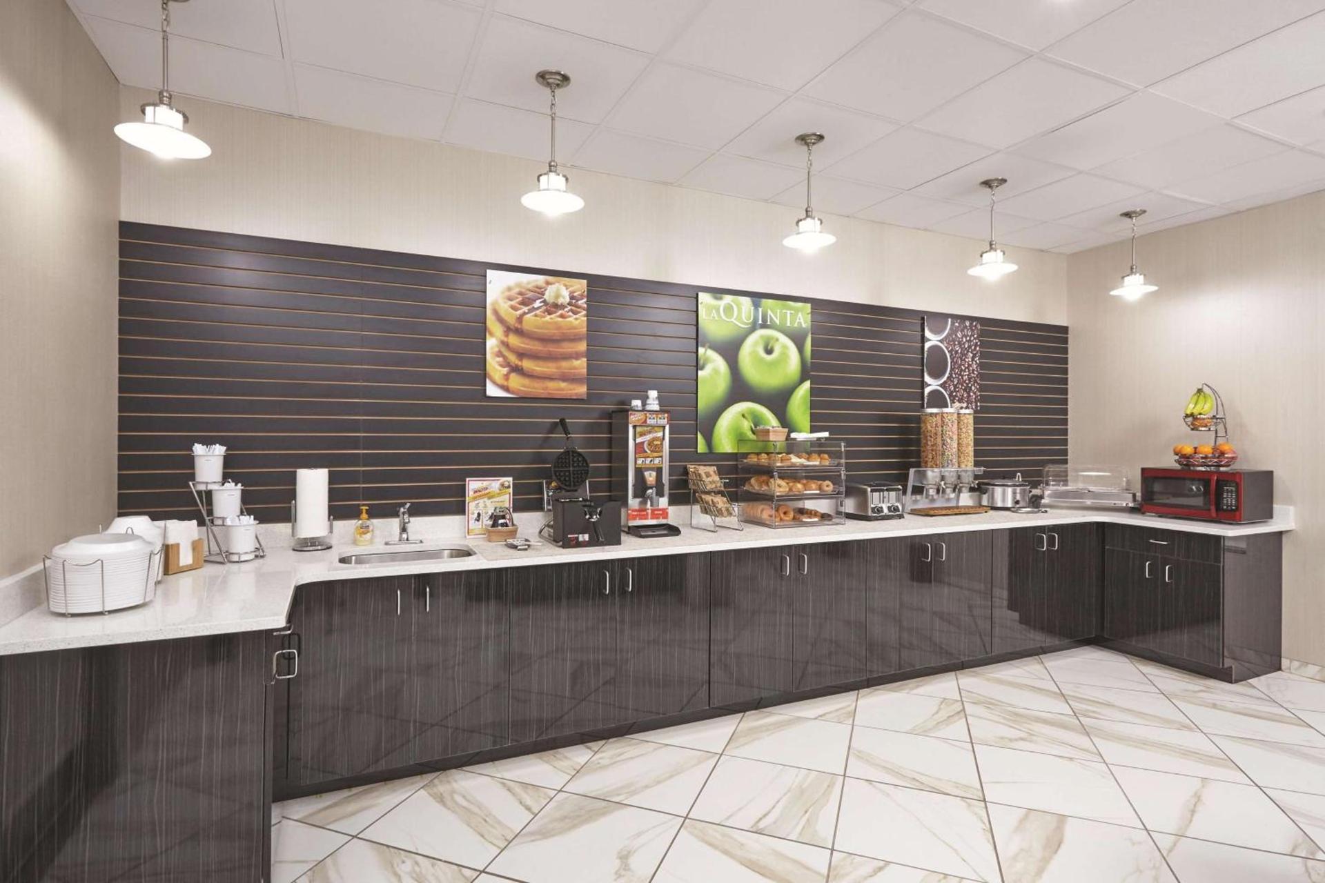 La Quinta by Wyndham Springfield IL photo 18